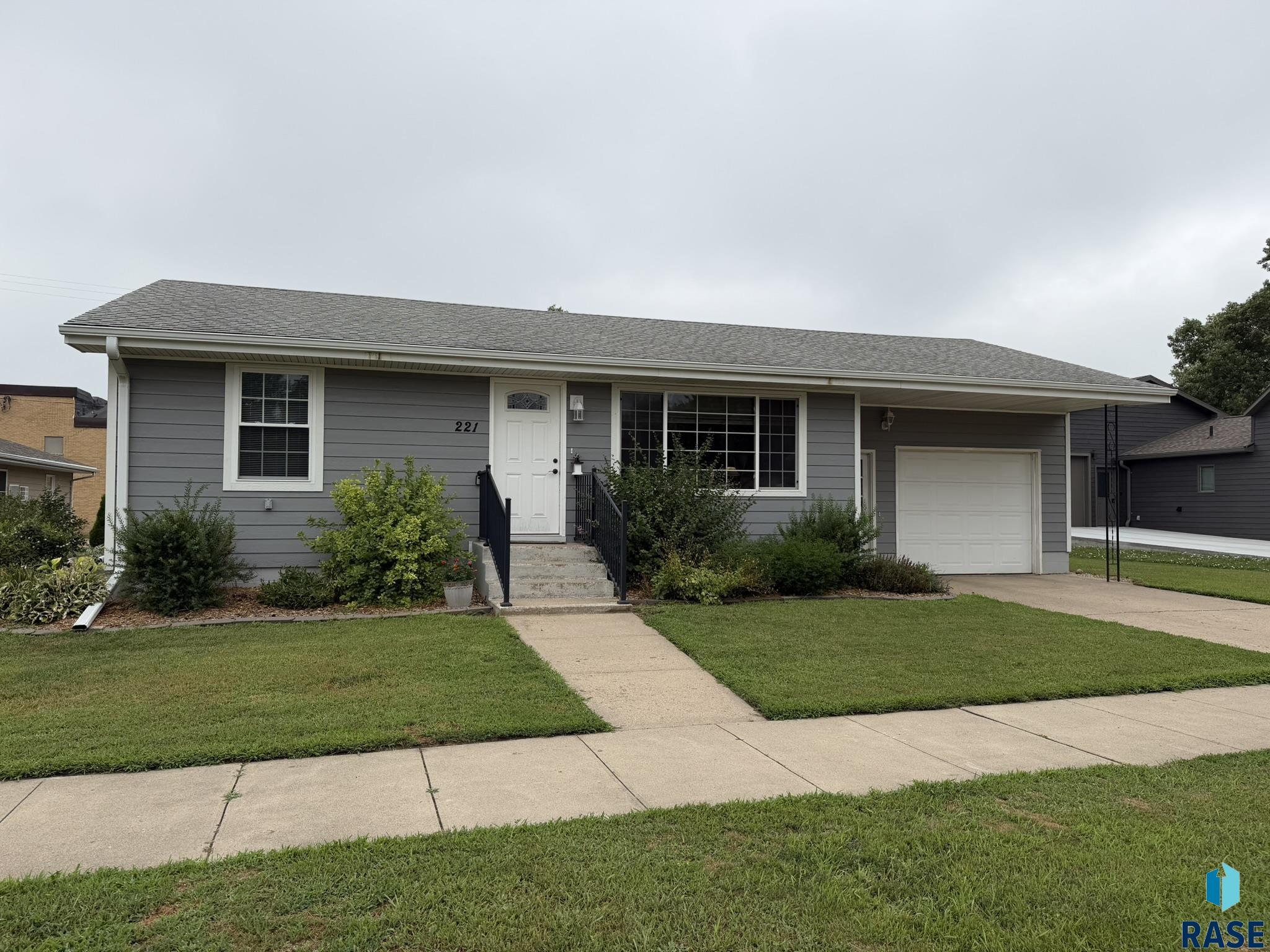 221 N 3rd St, Emery