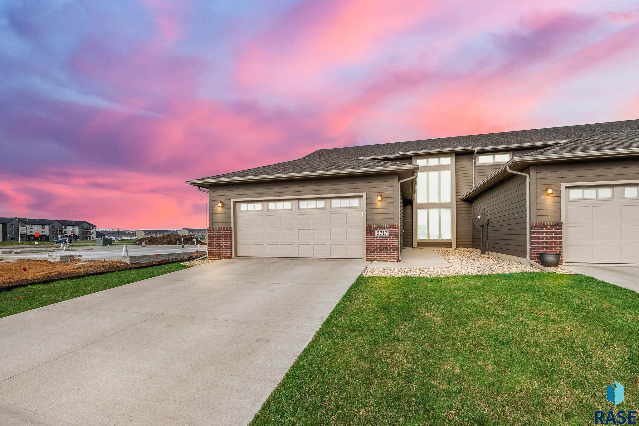 5717 S Yarrow Trl, Sioux Falls