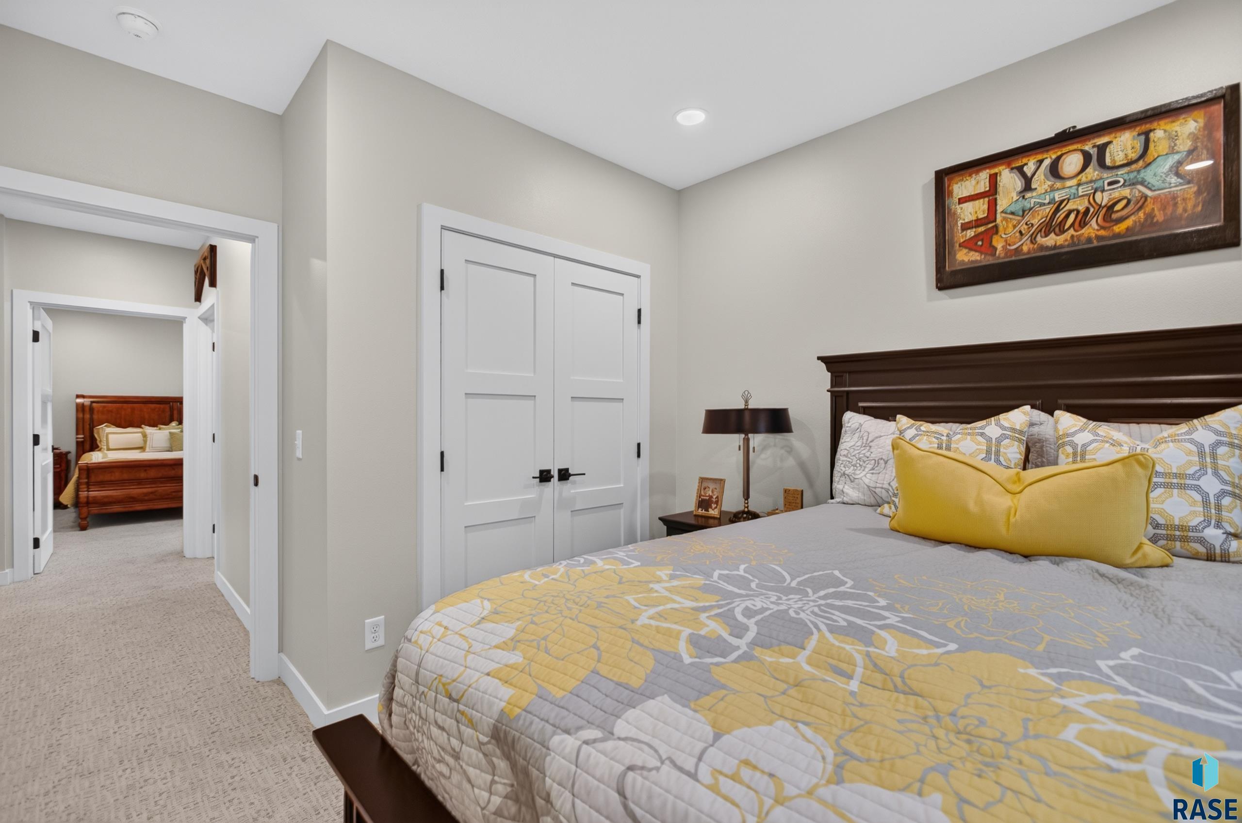 5504 Morningside Cir, Sioux Falls