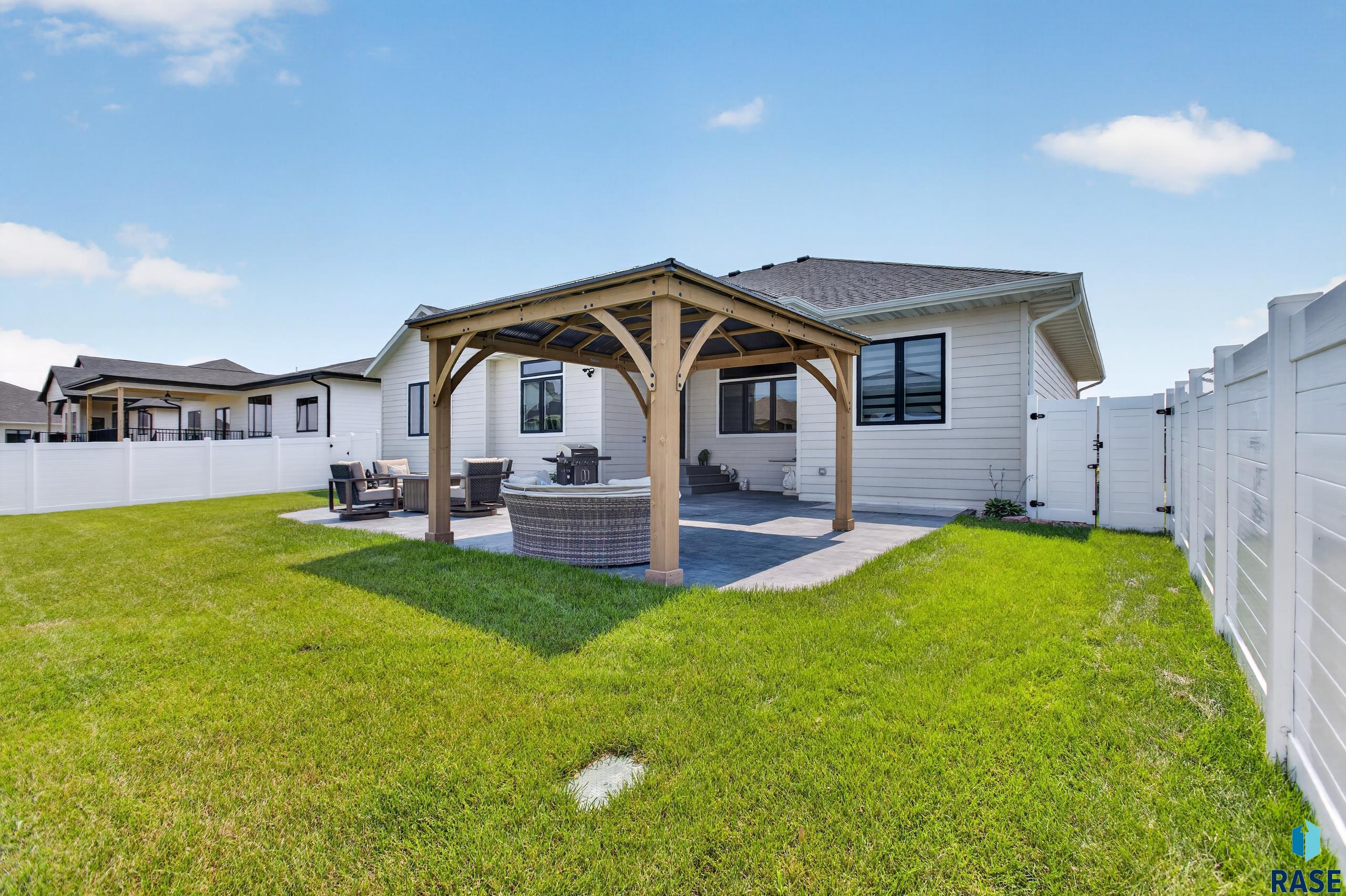 5504 Morningside Cir, Sioux Falls