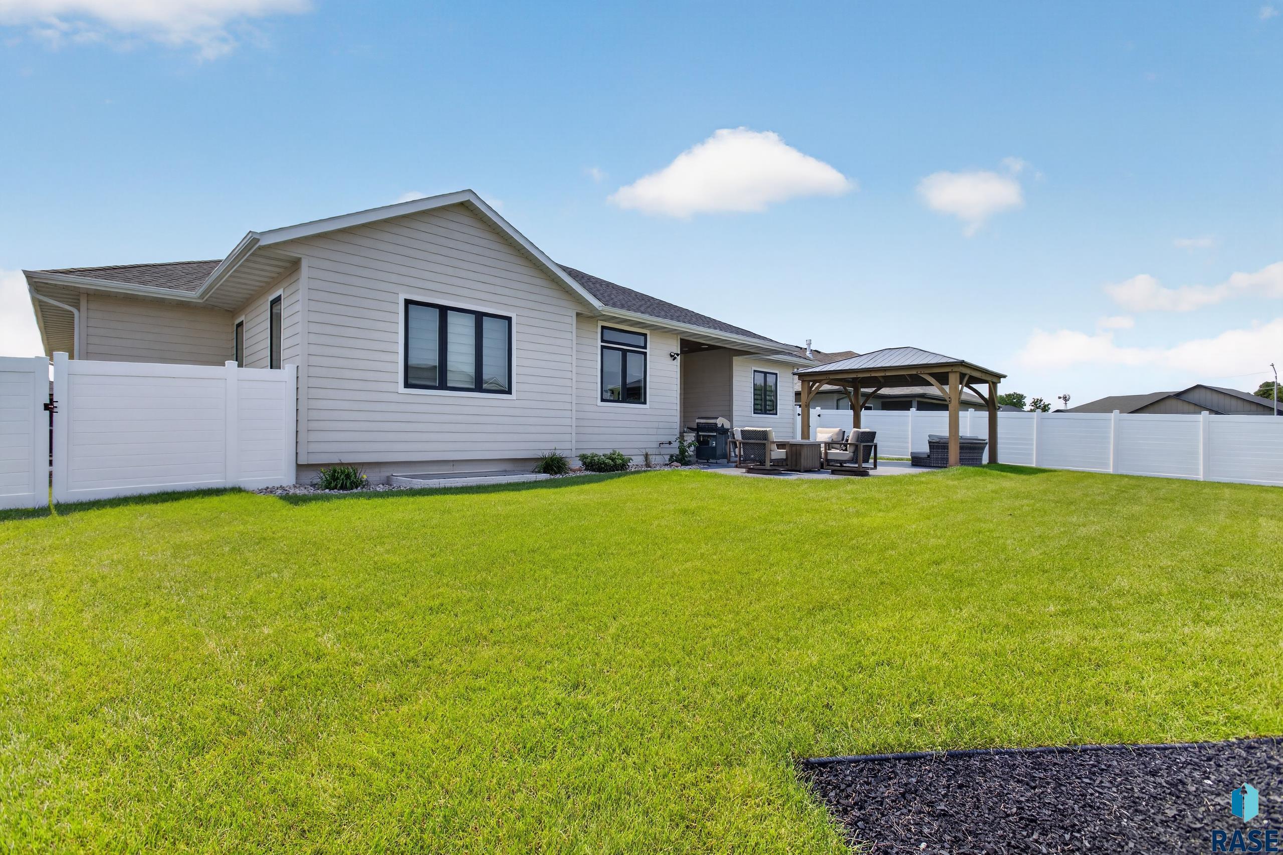 5504 Morningside Cir, Sioux Falls