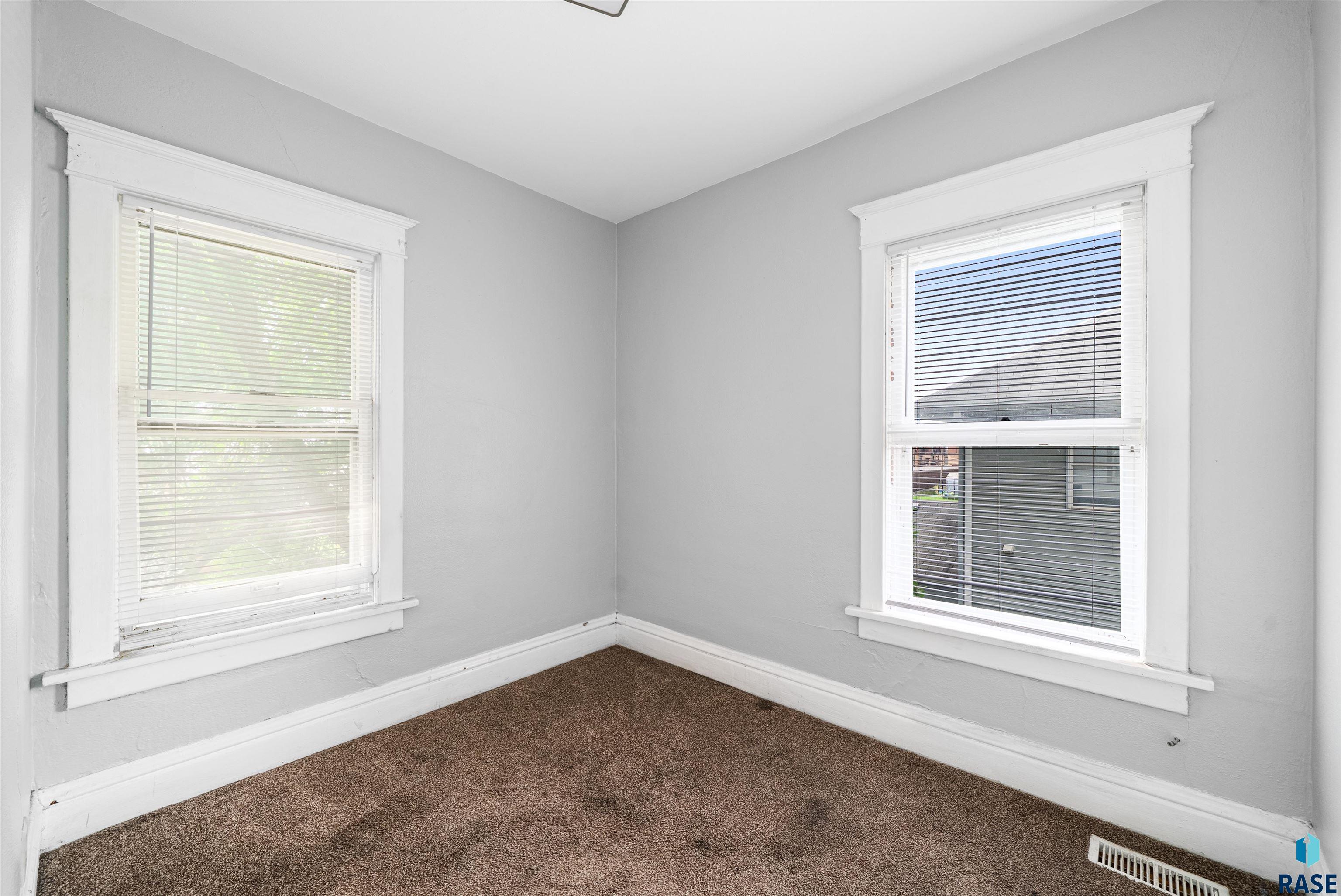 3809 3811 Hawthorne Ave, Sioux Falls