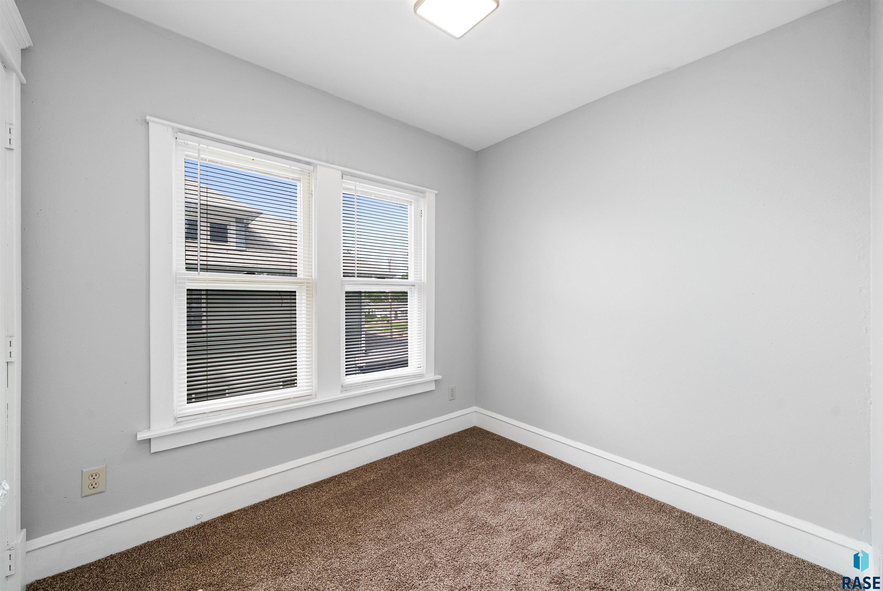 3809 3811 Hawthorne Ave, Sioux Falls