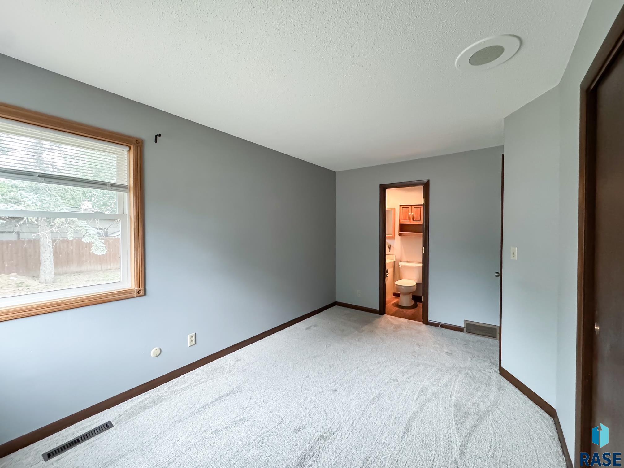 5504 W 32nd St Street