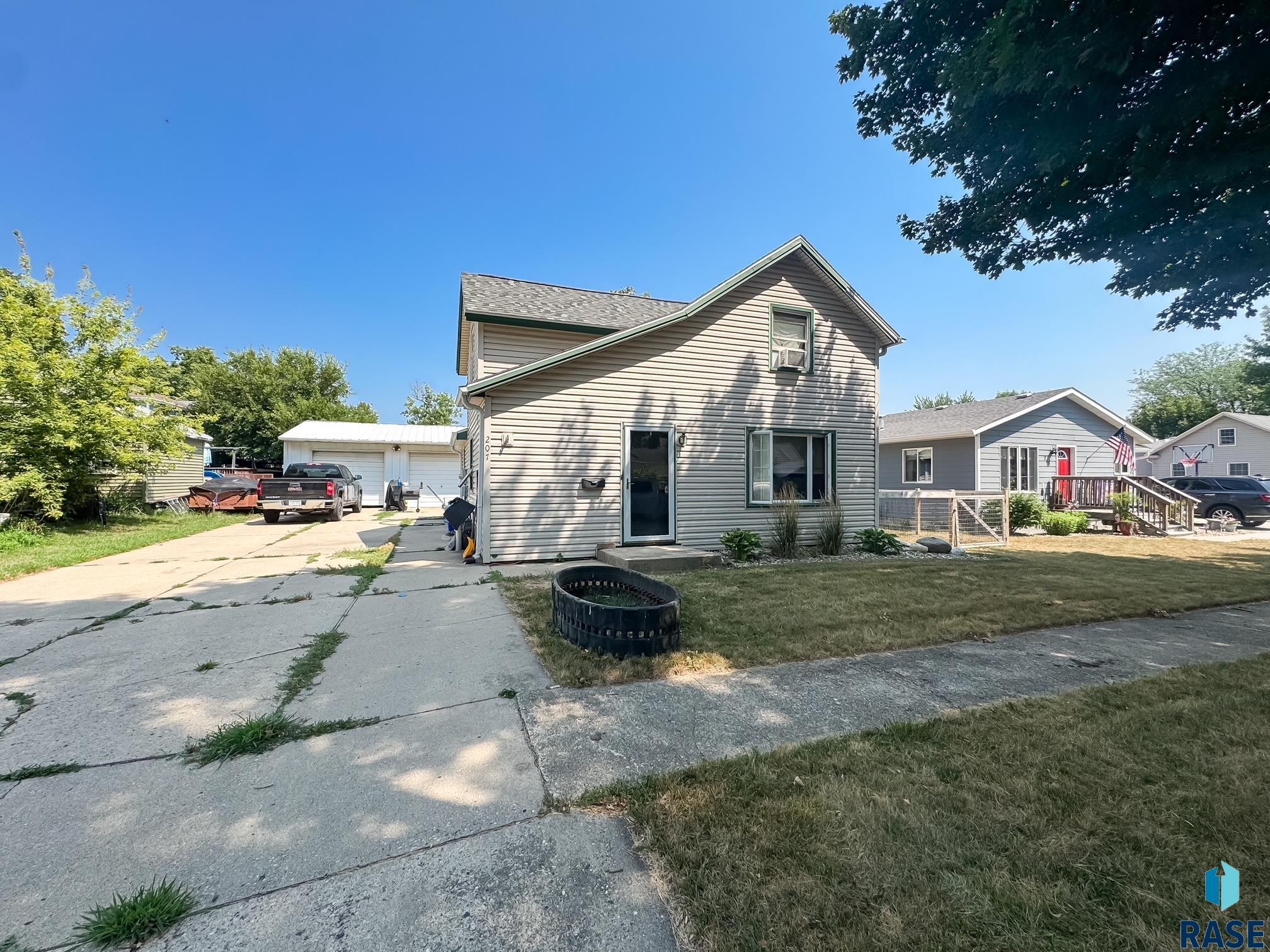 207 E Bishop St Street