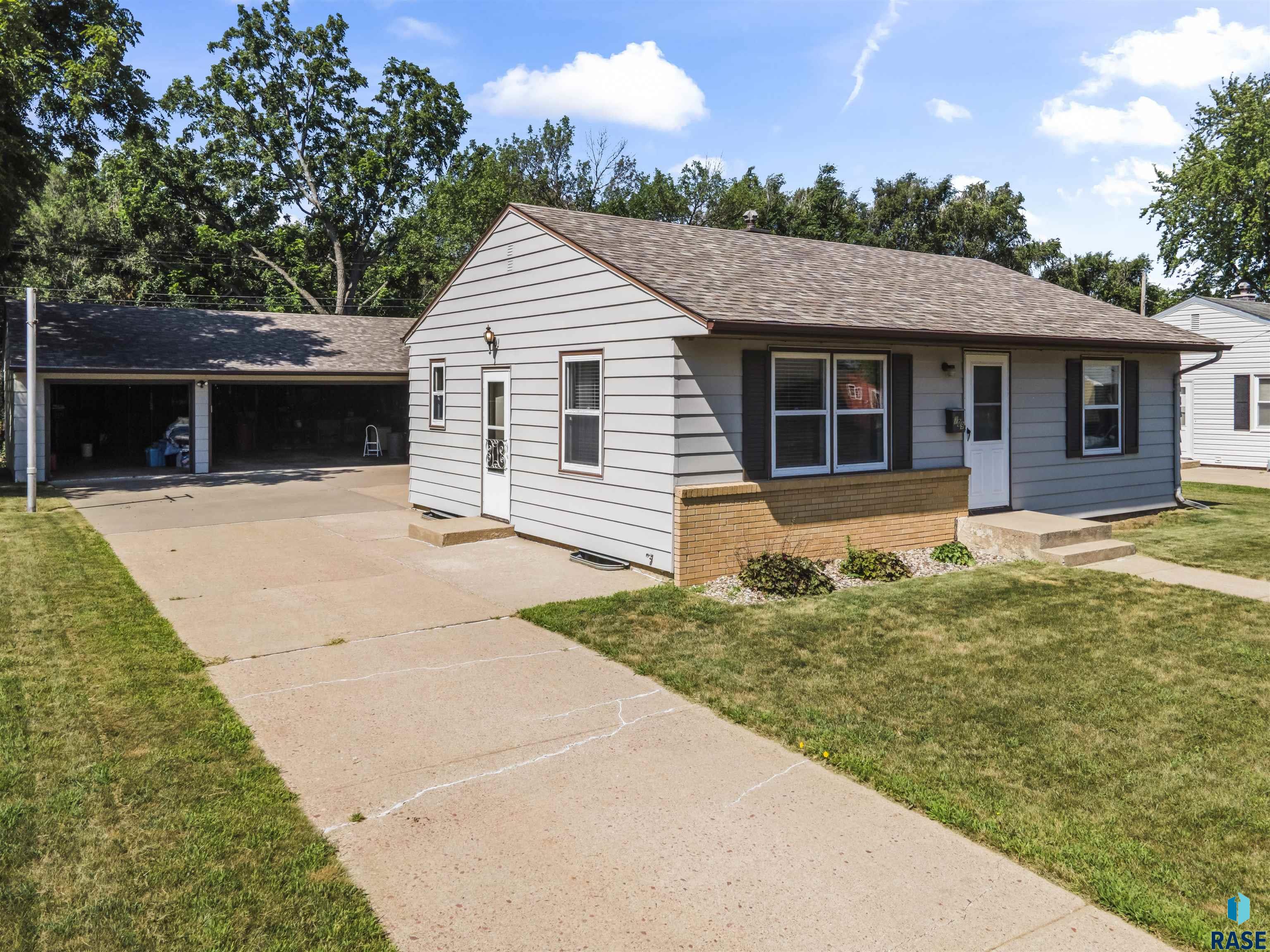 709 Leadale Ave, Sioux Falls