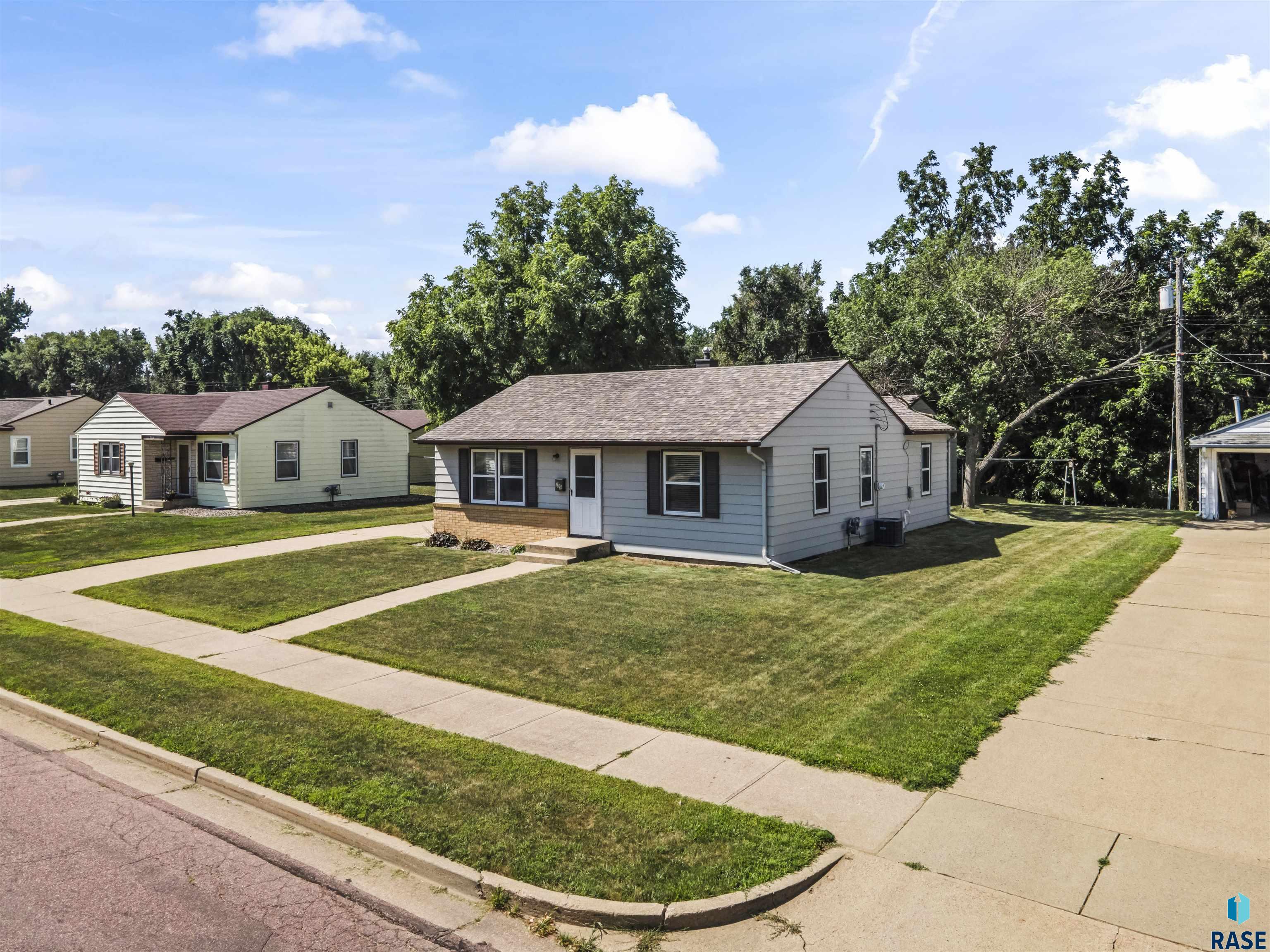 709 Leadale Ave, Sioux Falls