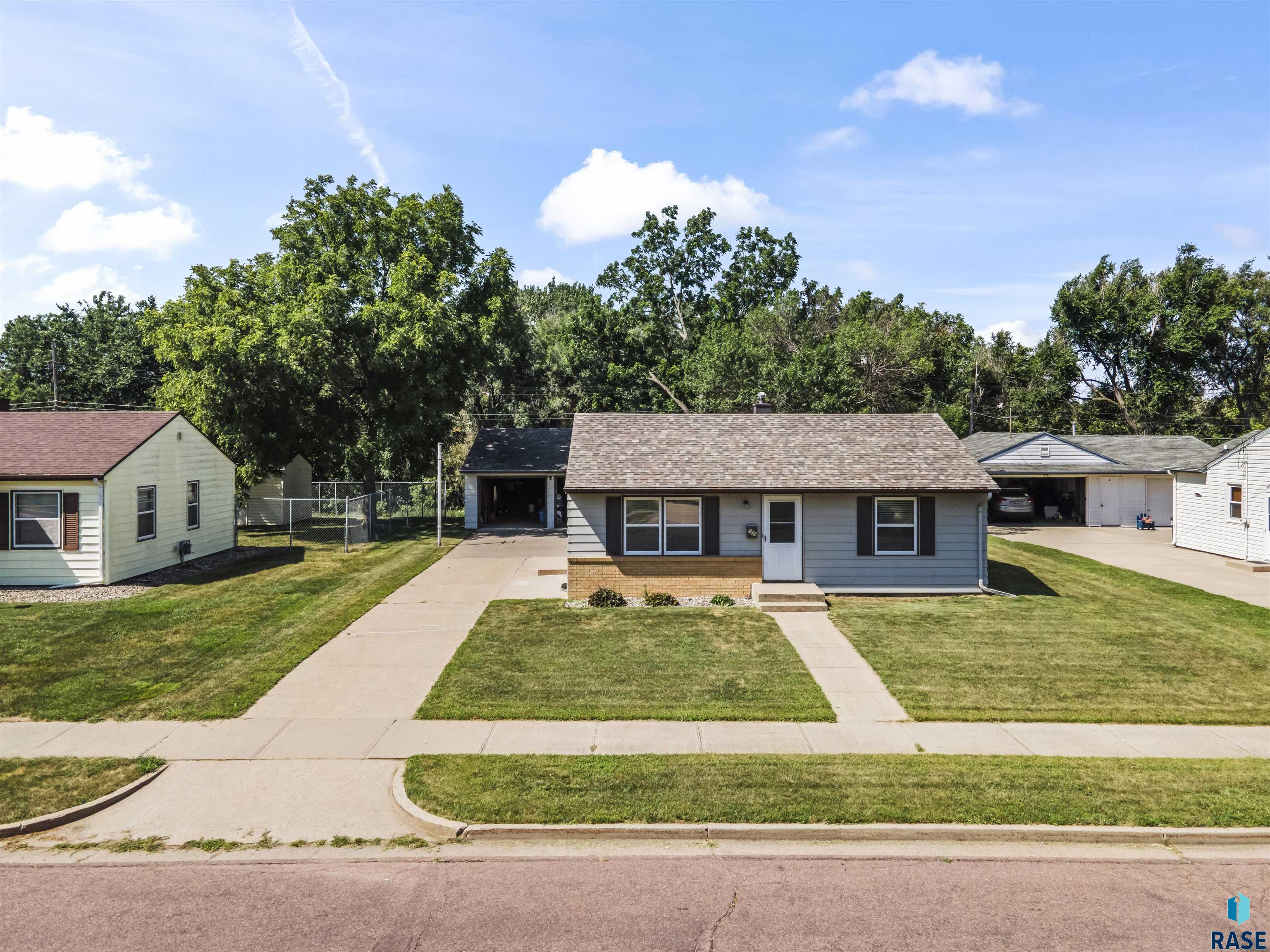709 Leadale Ave, Sioux Falls