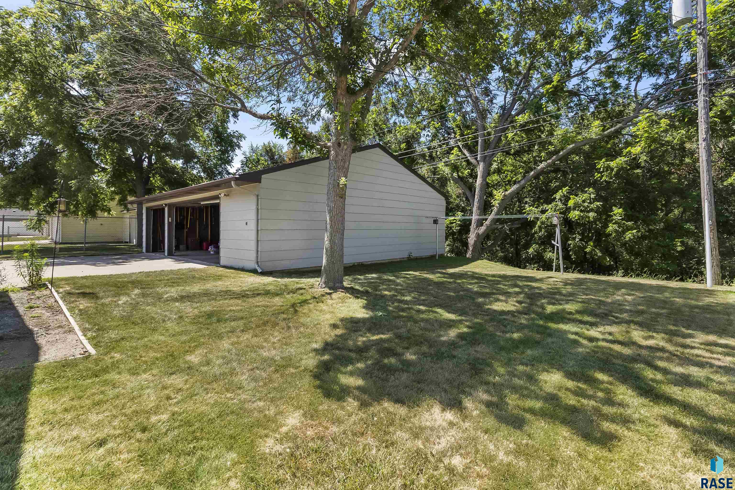709 Leadale Ave, Sioux Falls
