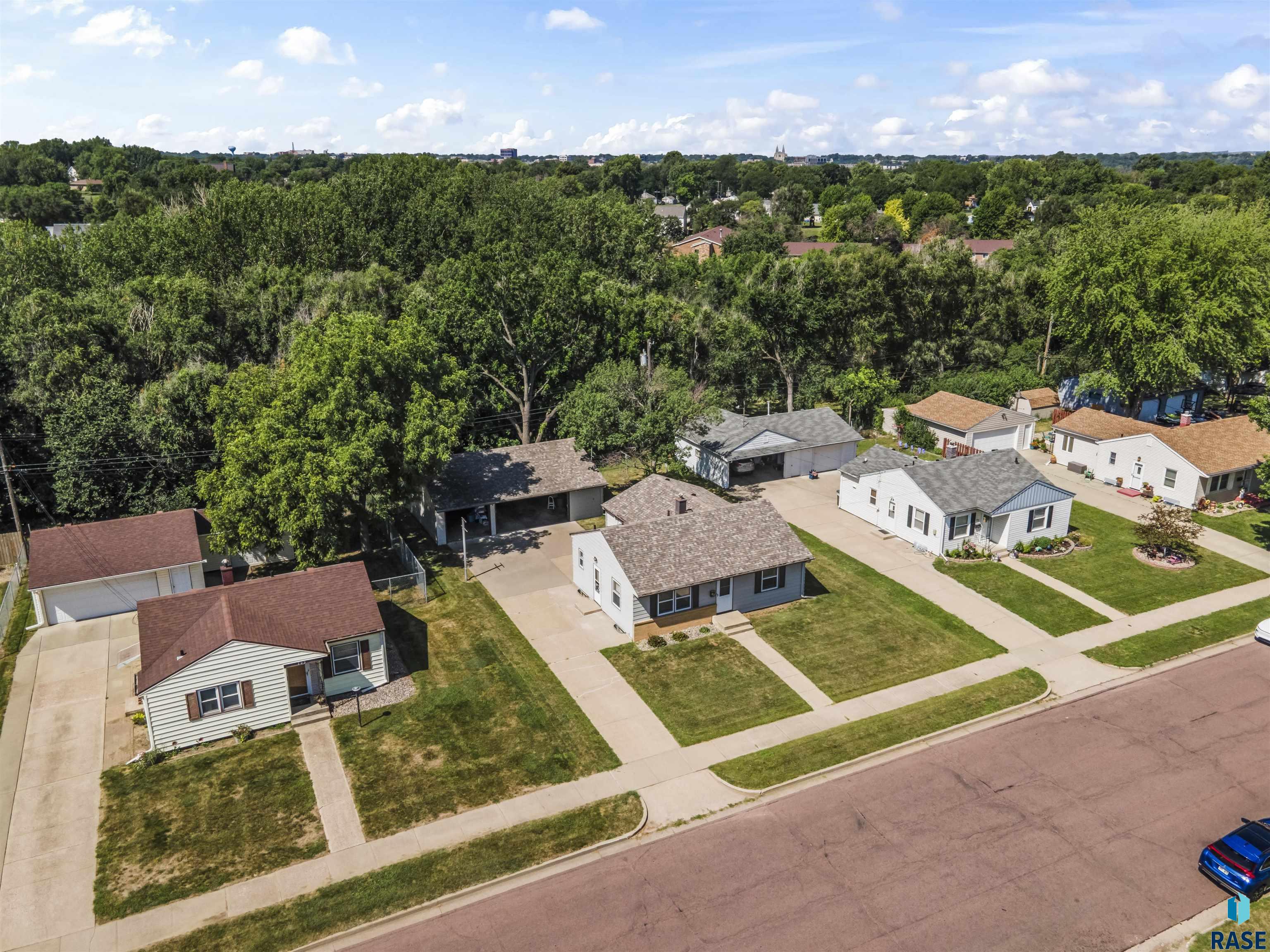 709 Leadale Ave, Sioux Falls