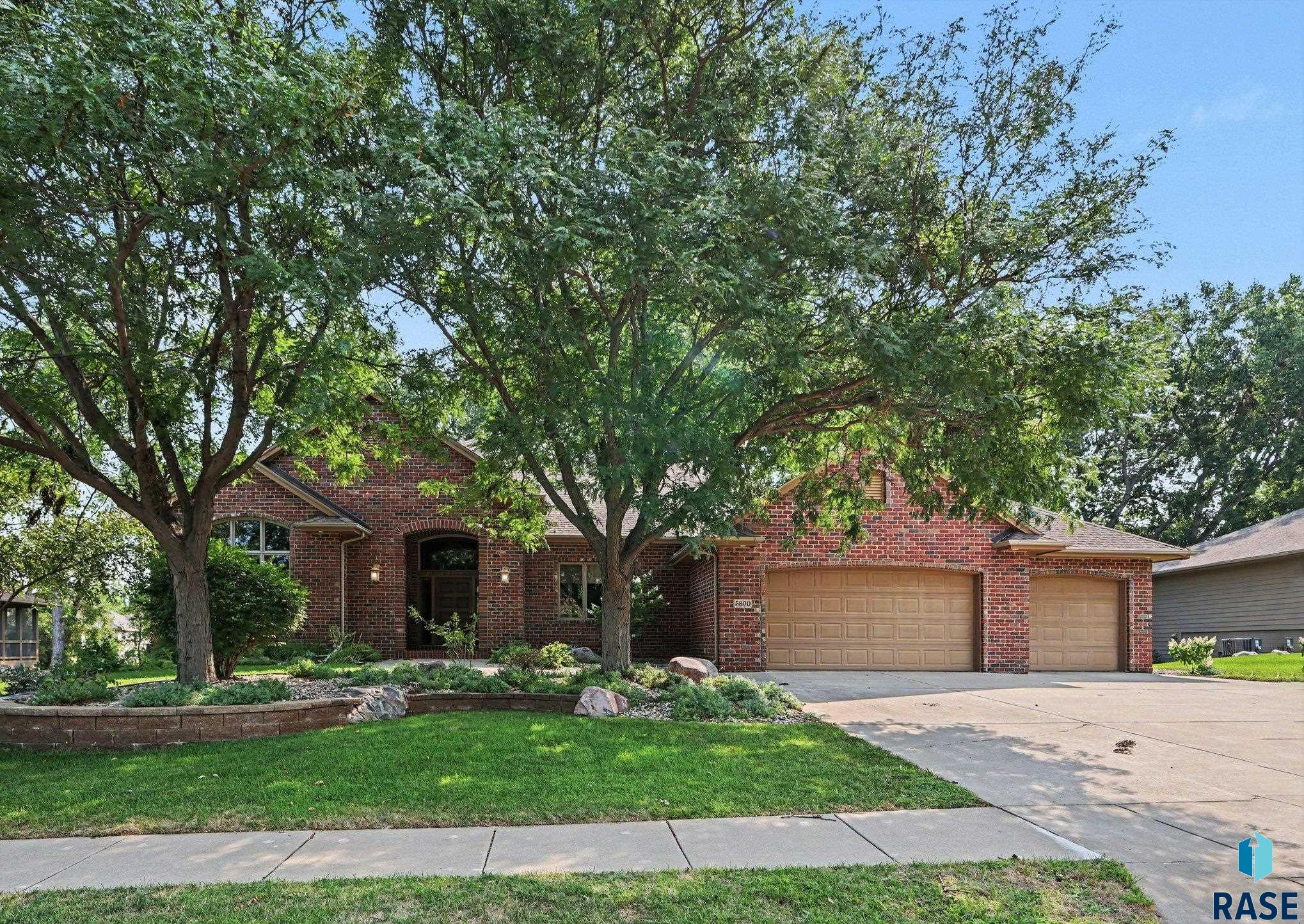 5800 Deer Park Dr, Sioux Falls