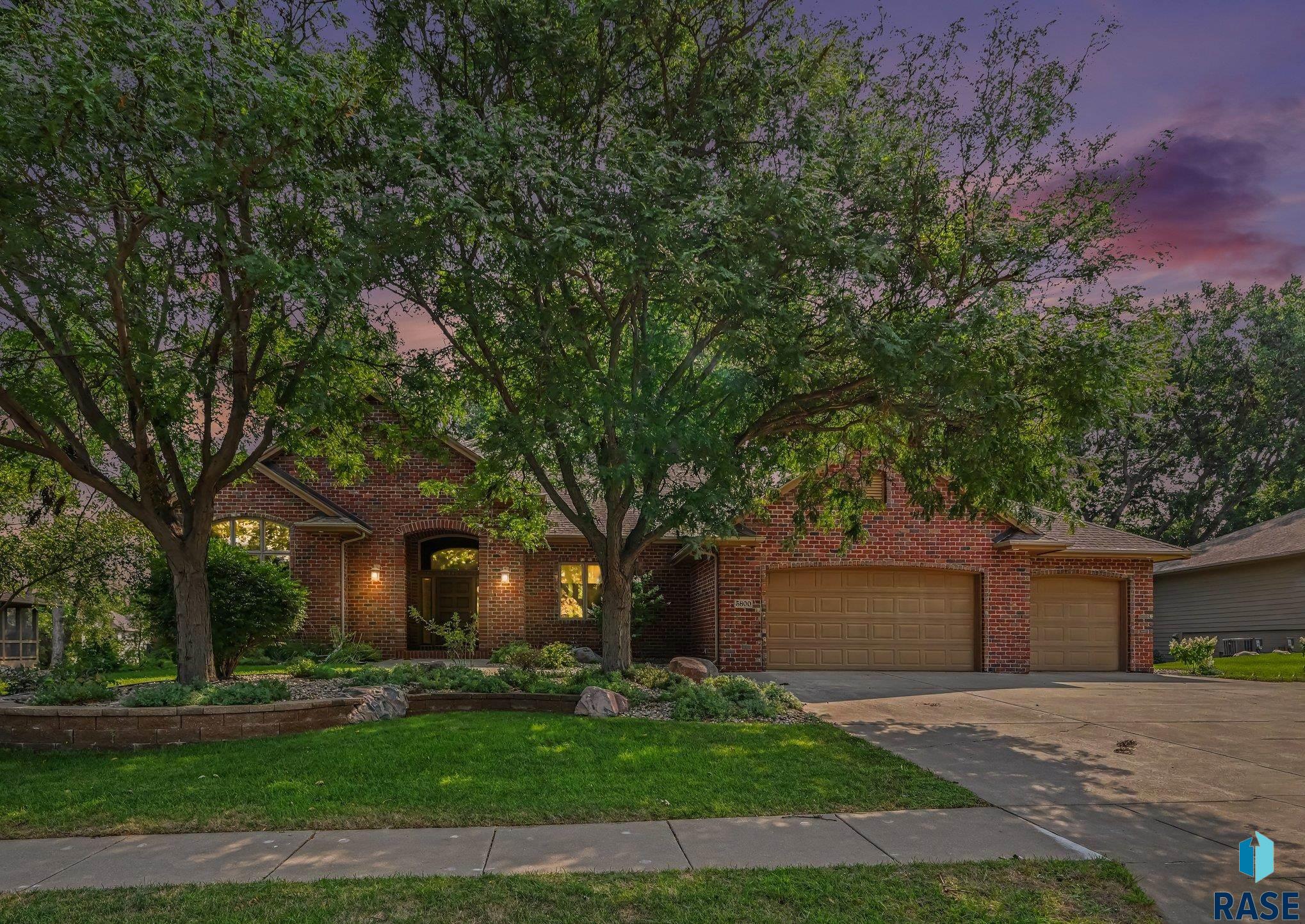 5800 Deer Park Dr, Sioux Falls
