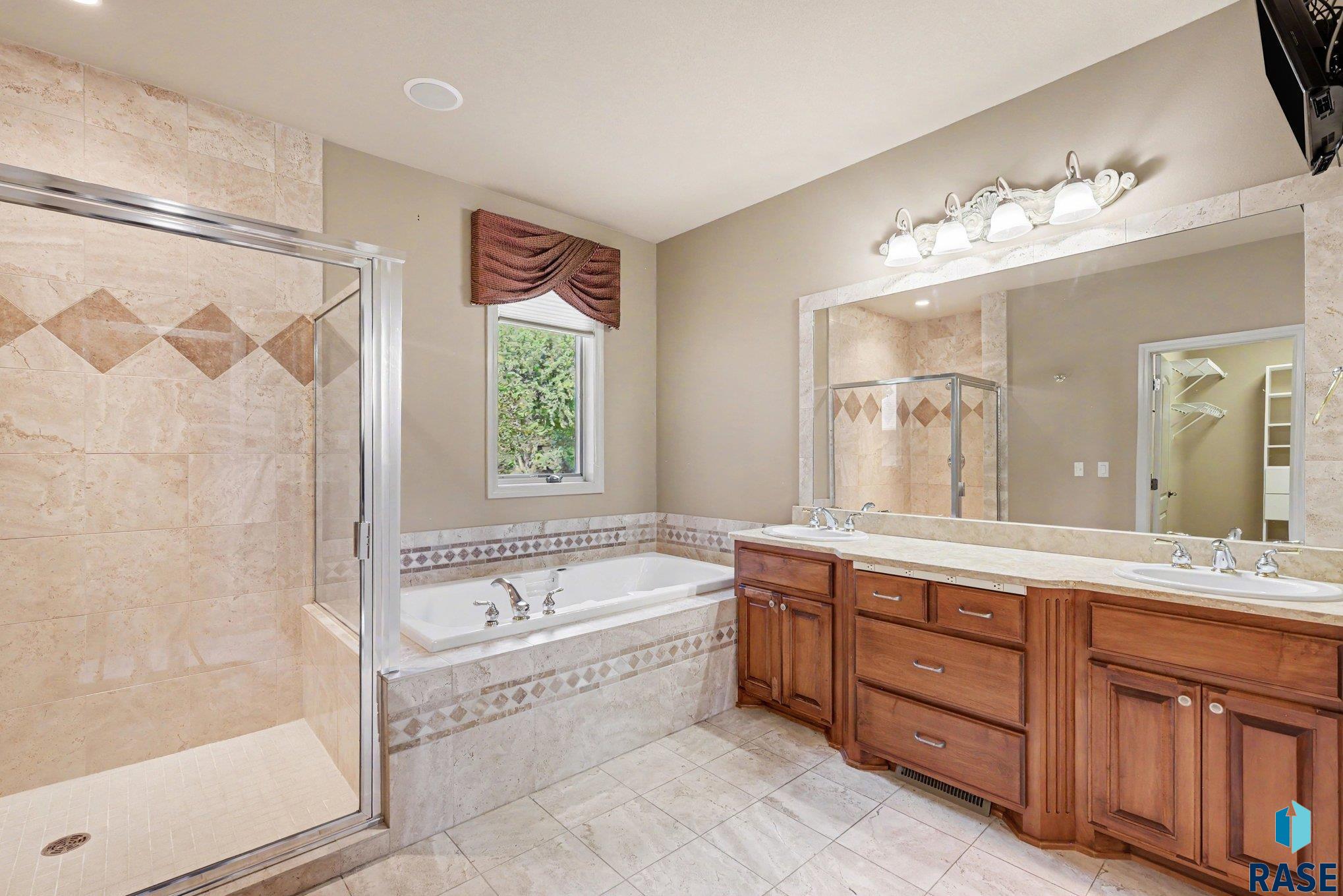 5800 Deer Park Dr, Sioux Falls