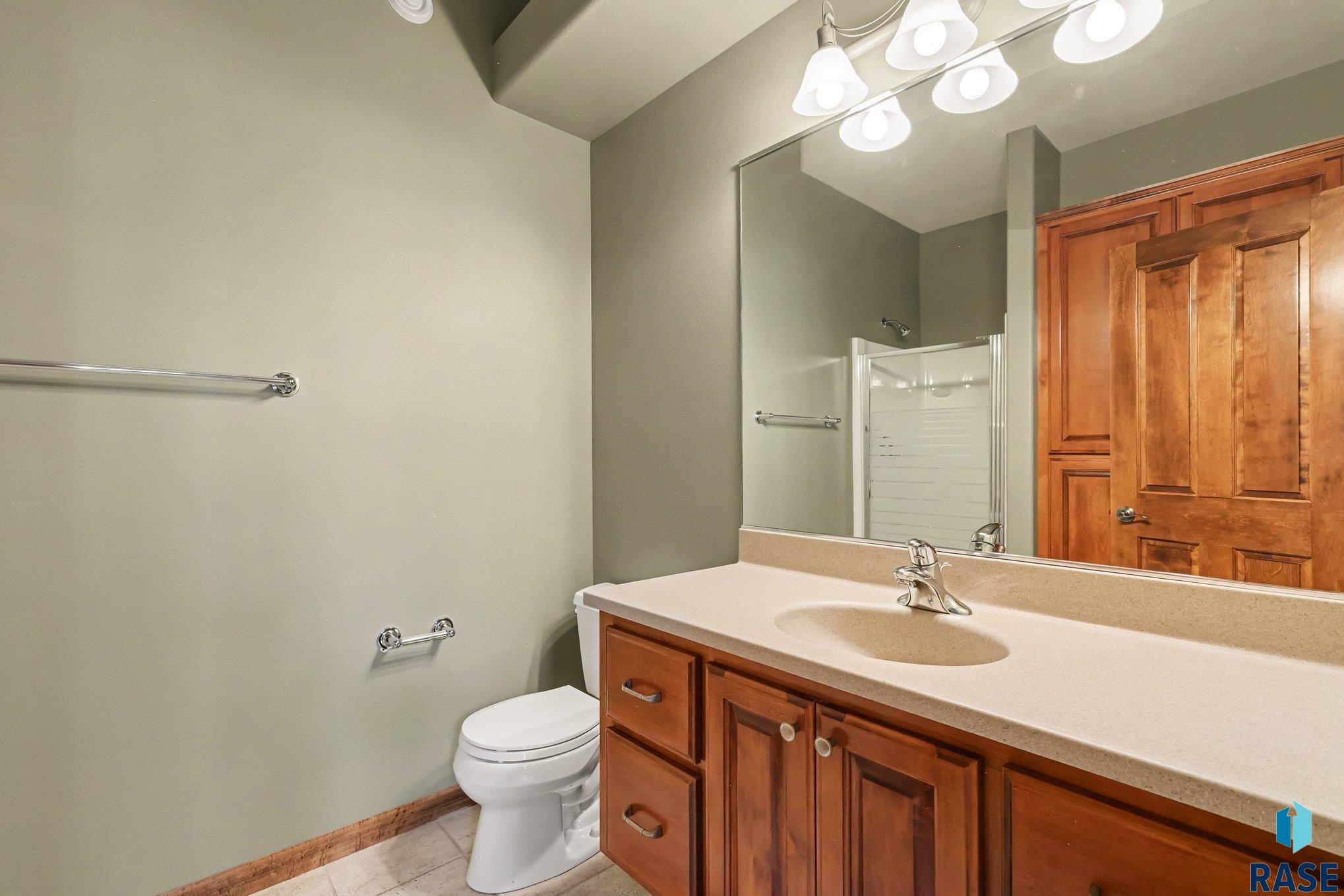 5800 Deer Park Dr, Sioux Falls