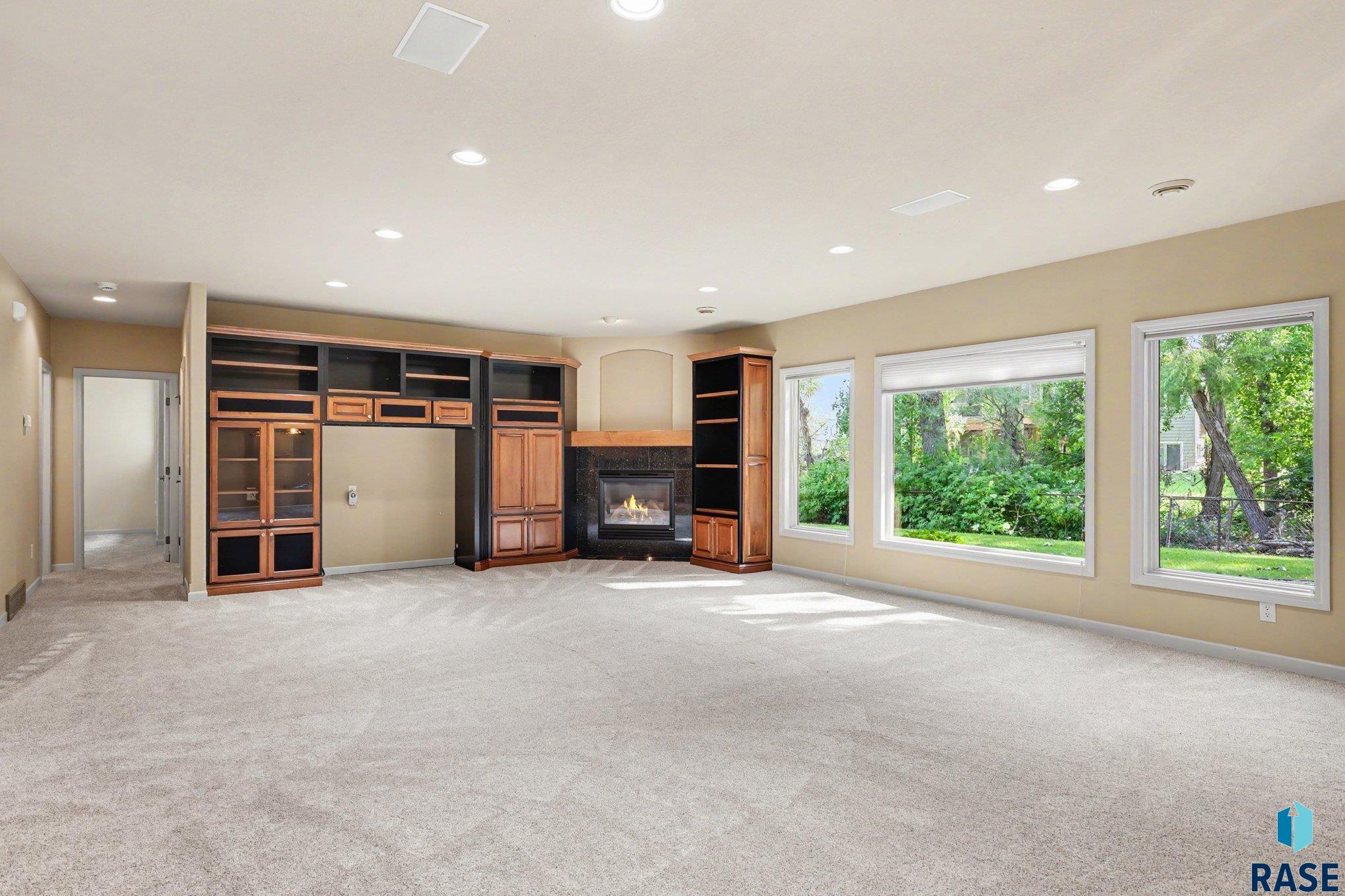 5800 Deer Park Dr, Sioux Falls