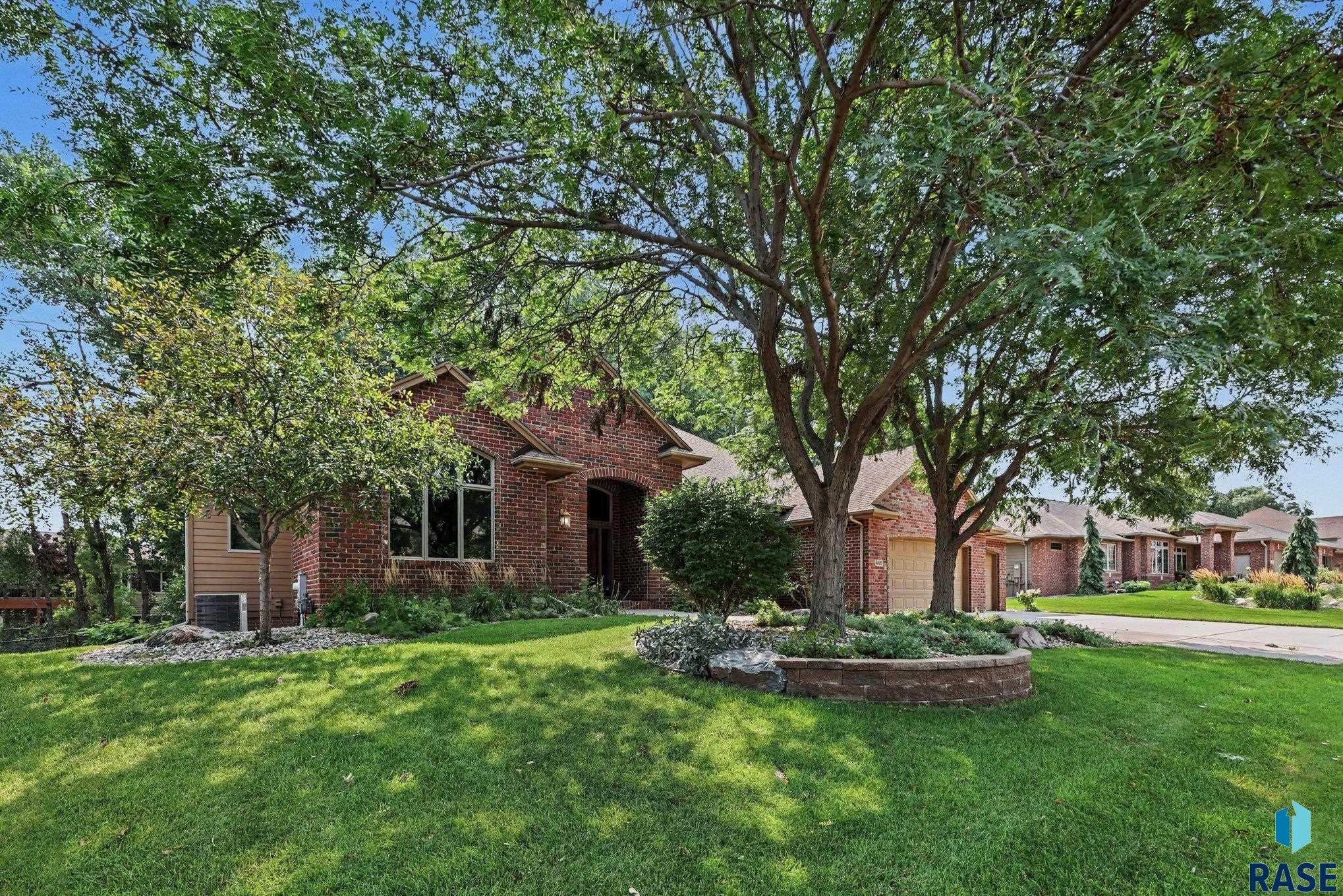 5800 Deer Park Dr, Sioux Falls