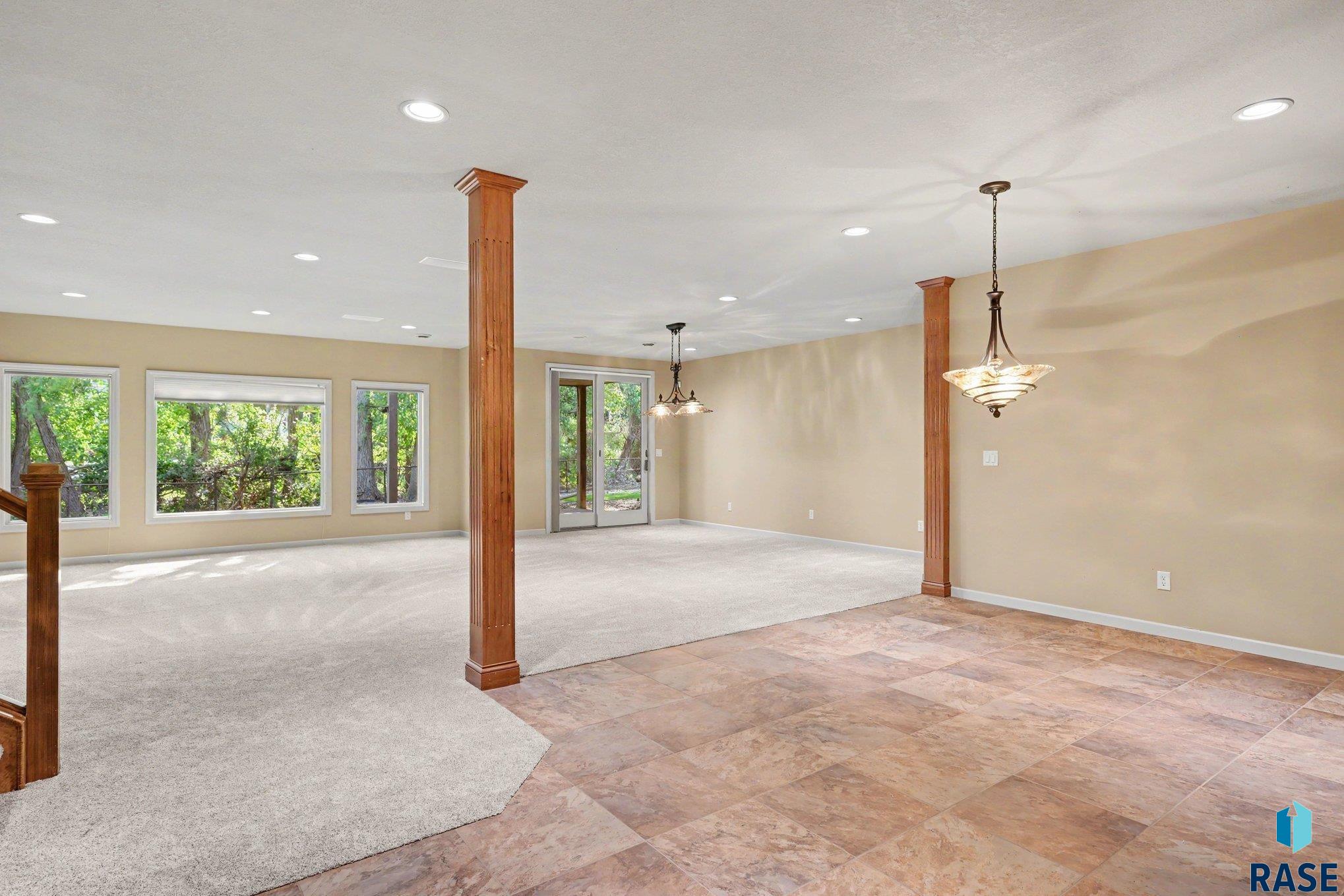 5800 Deer Park Dr, Sioux Falls
