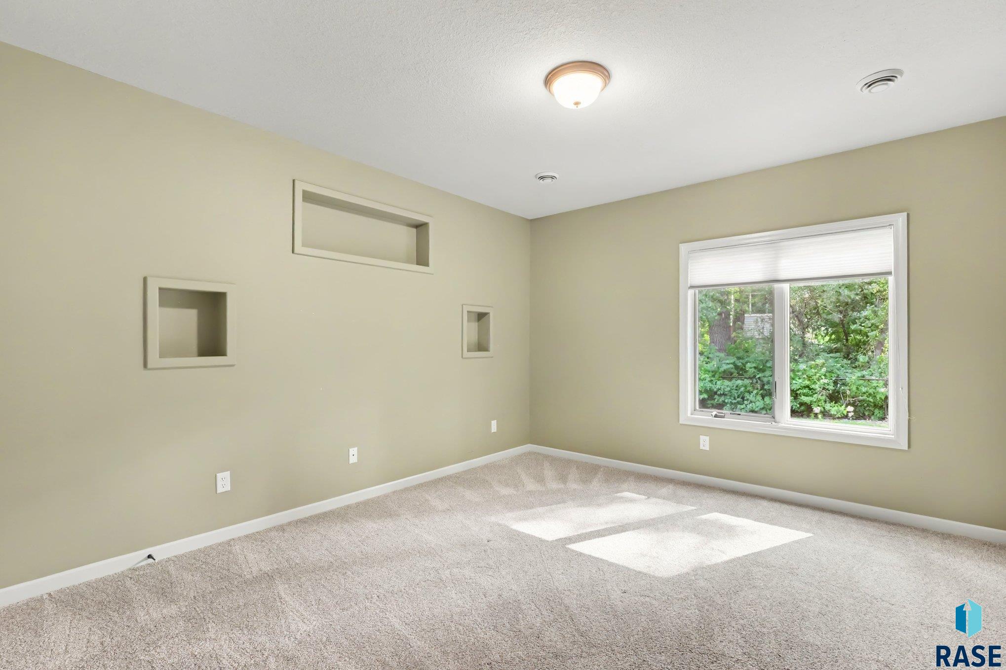 5800 Deer Park Dr, Sioux Falls