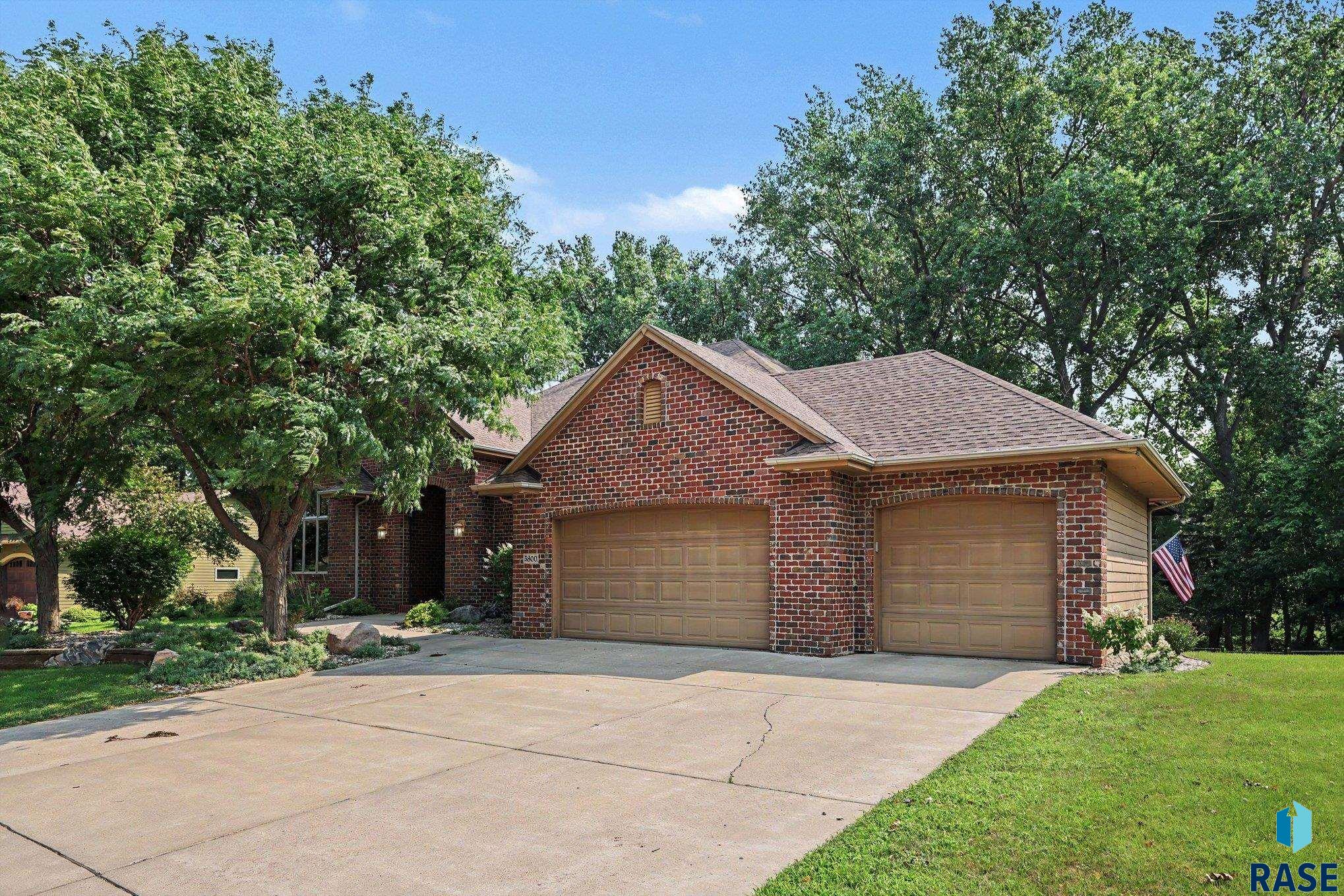 5800 Deer Park Dr, Sioux Falls