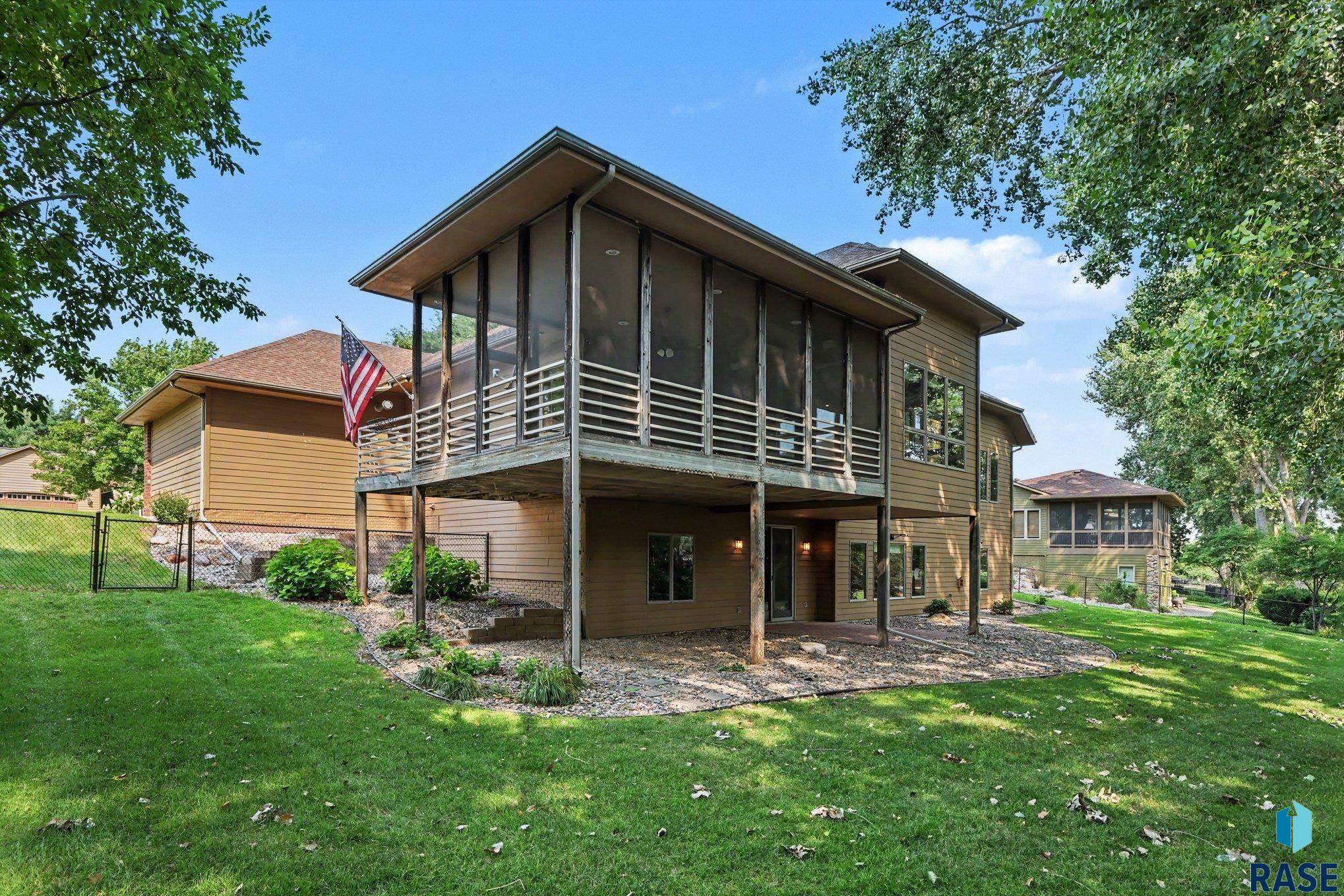 5800 Deer Park Dr, Sioux Falls