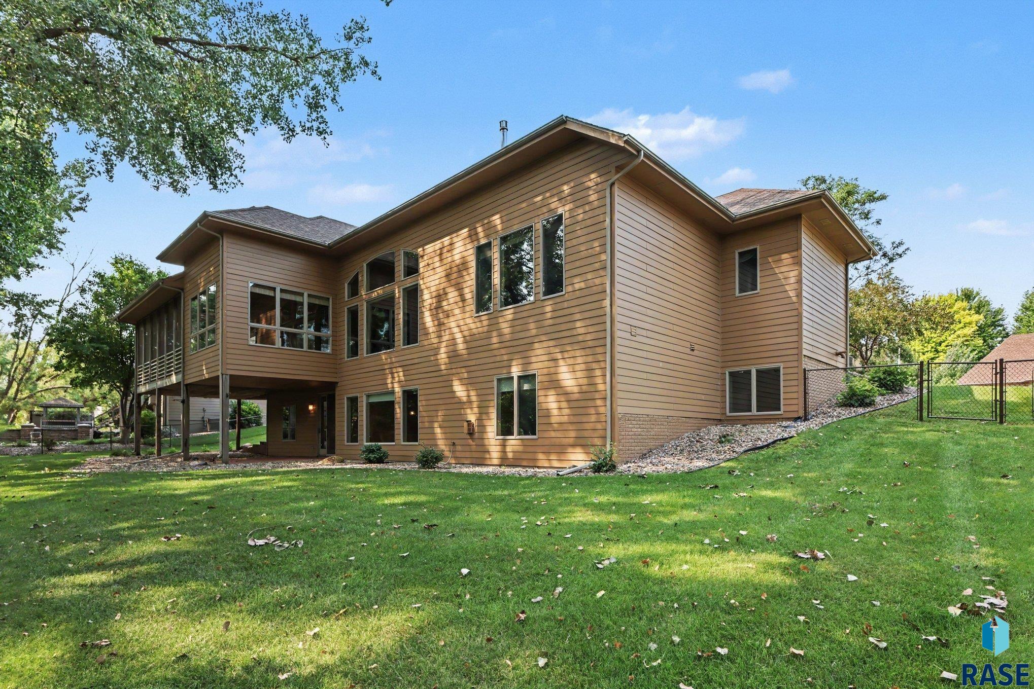 5800 Deer Park Dr, Sioux Falls