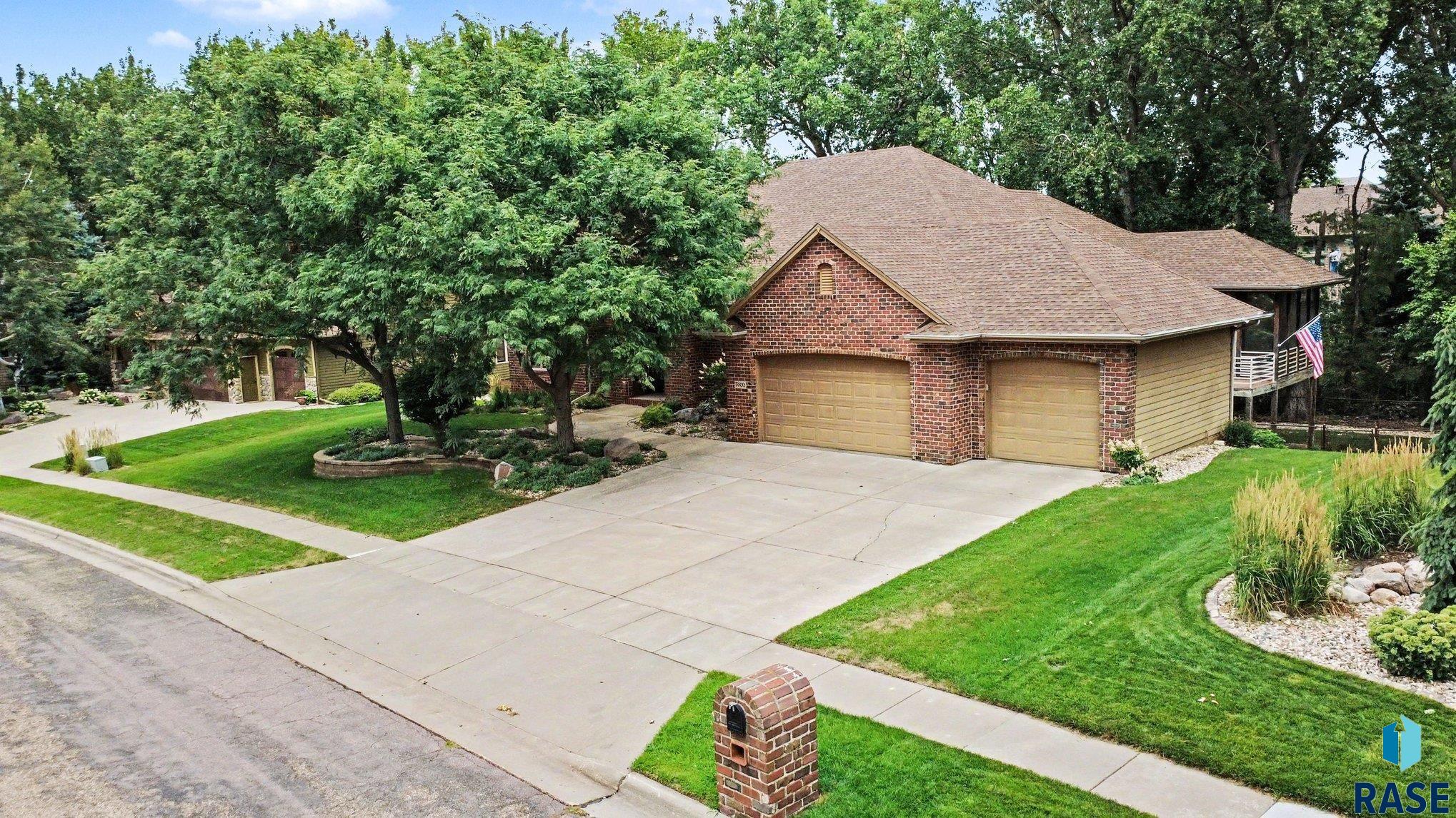 5800 Deer Park Dr, Sioux Falls