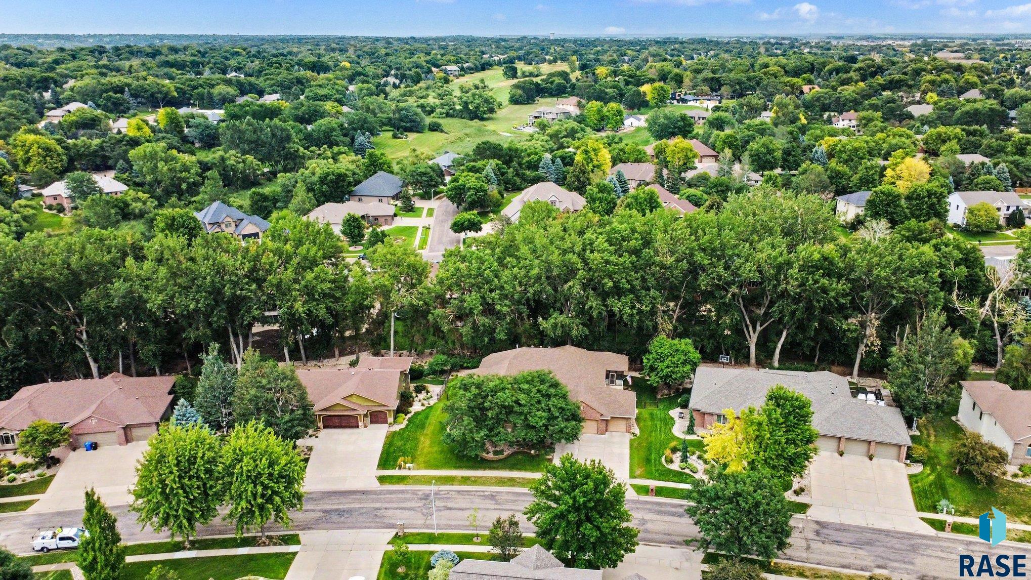 5800 Deer Park Dr, Sioux Falls