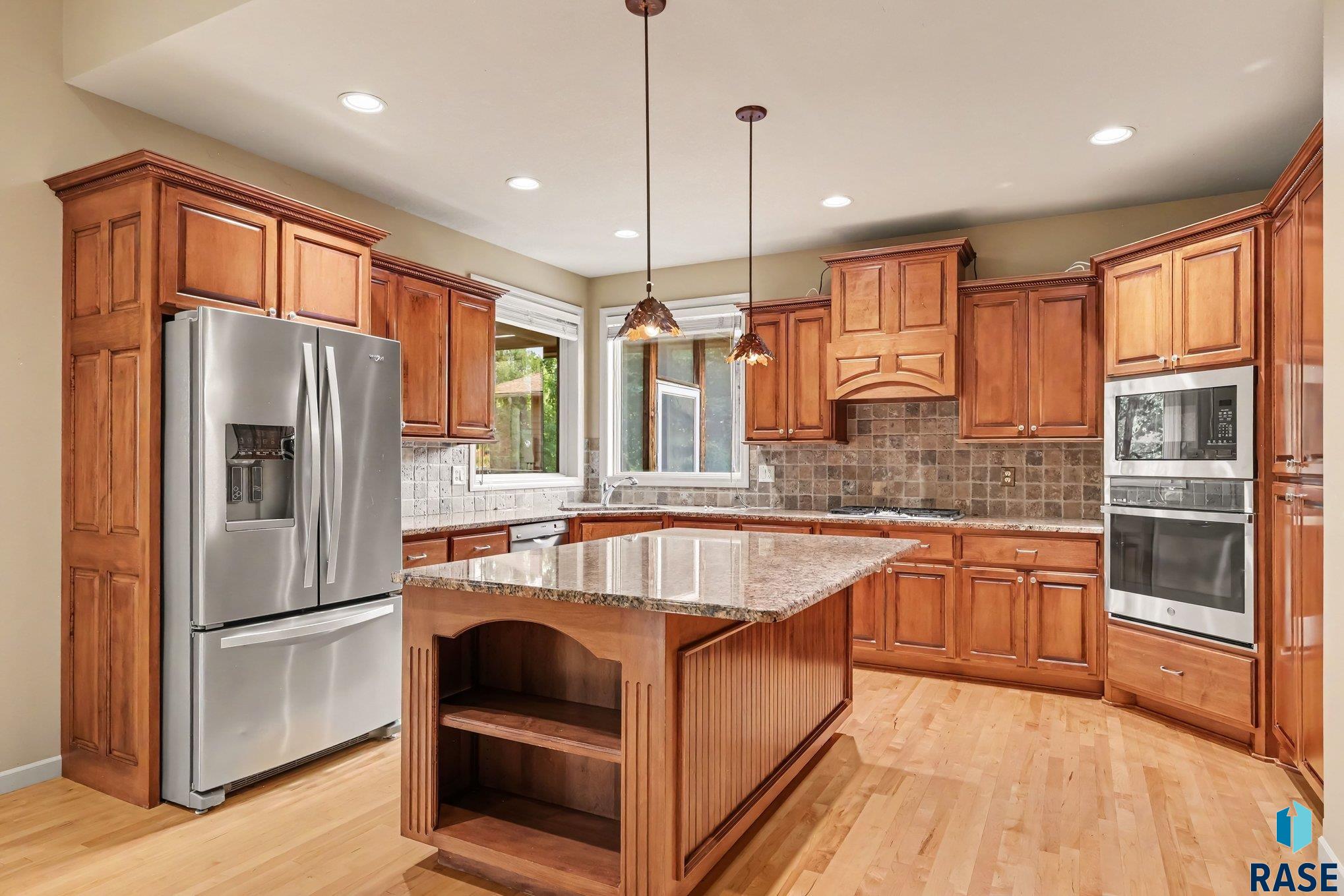 5800 Deer Park Dr, Sioux Falls