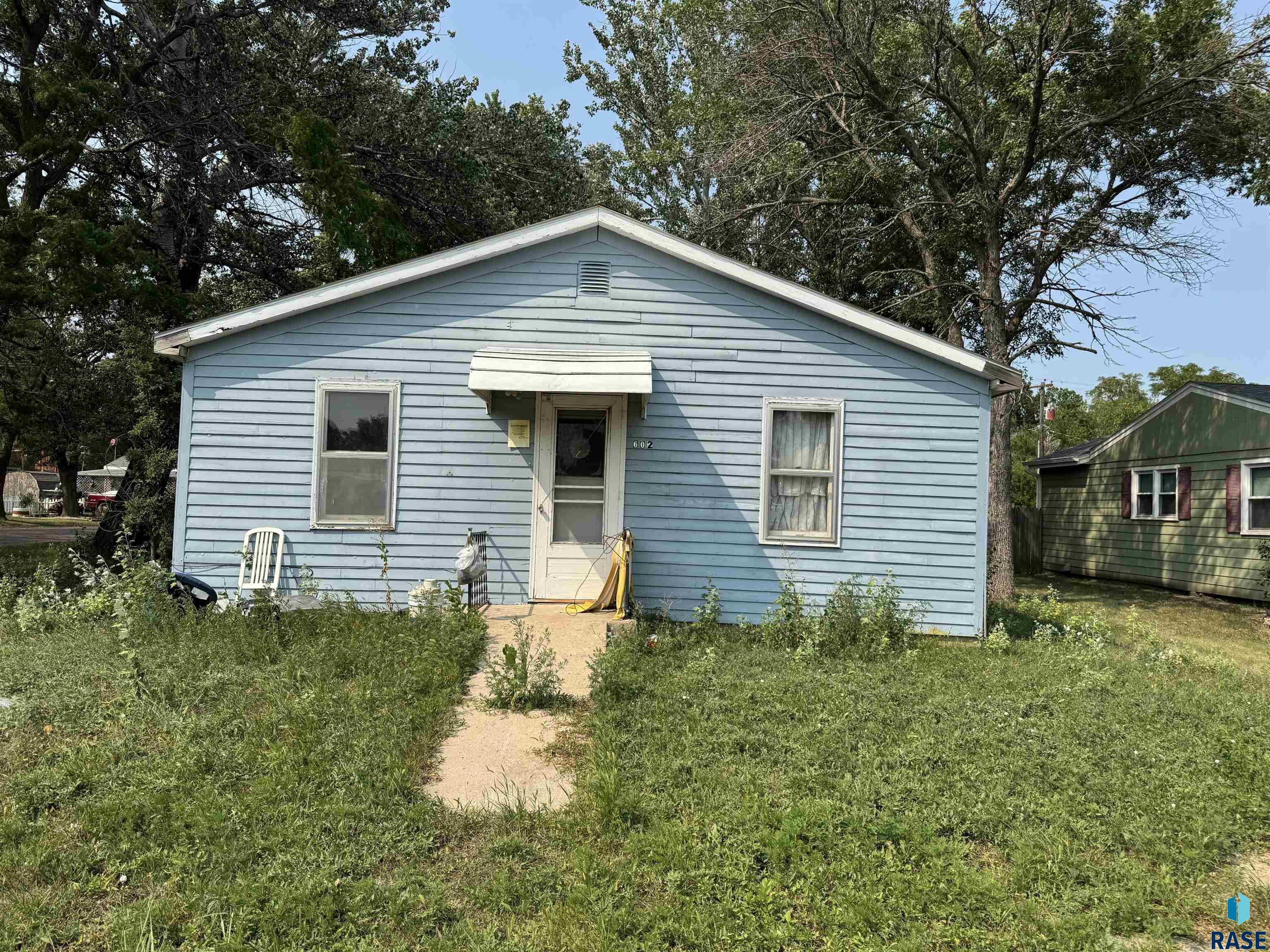 602 E 1st St, Plankinton