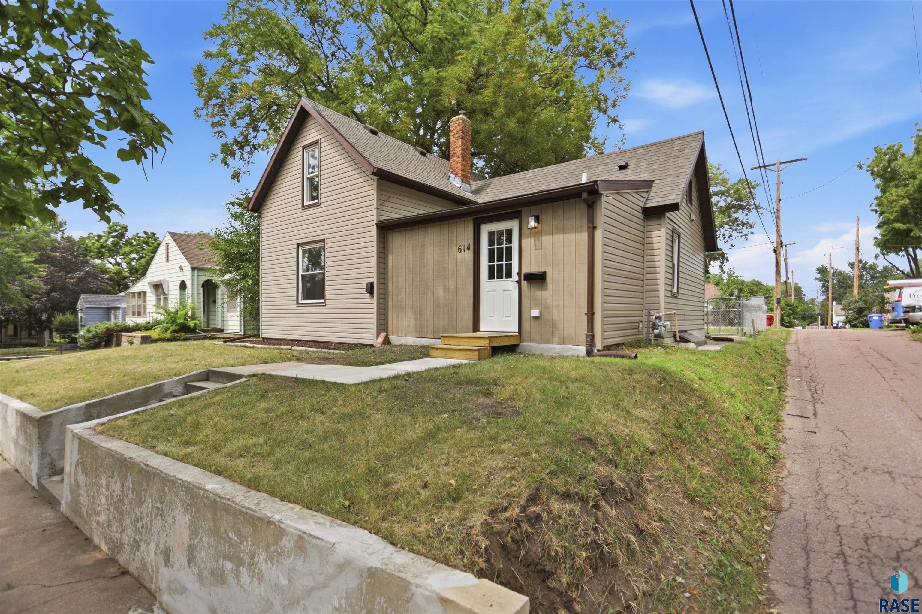 614 W 1st St, Sioux Falls