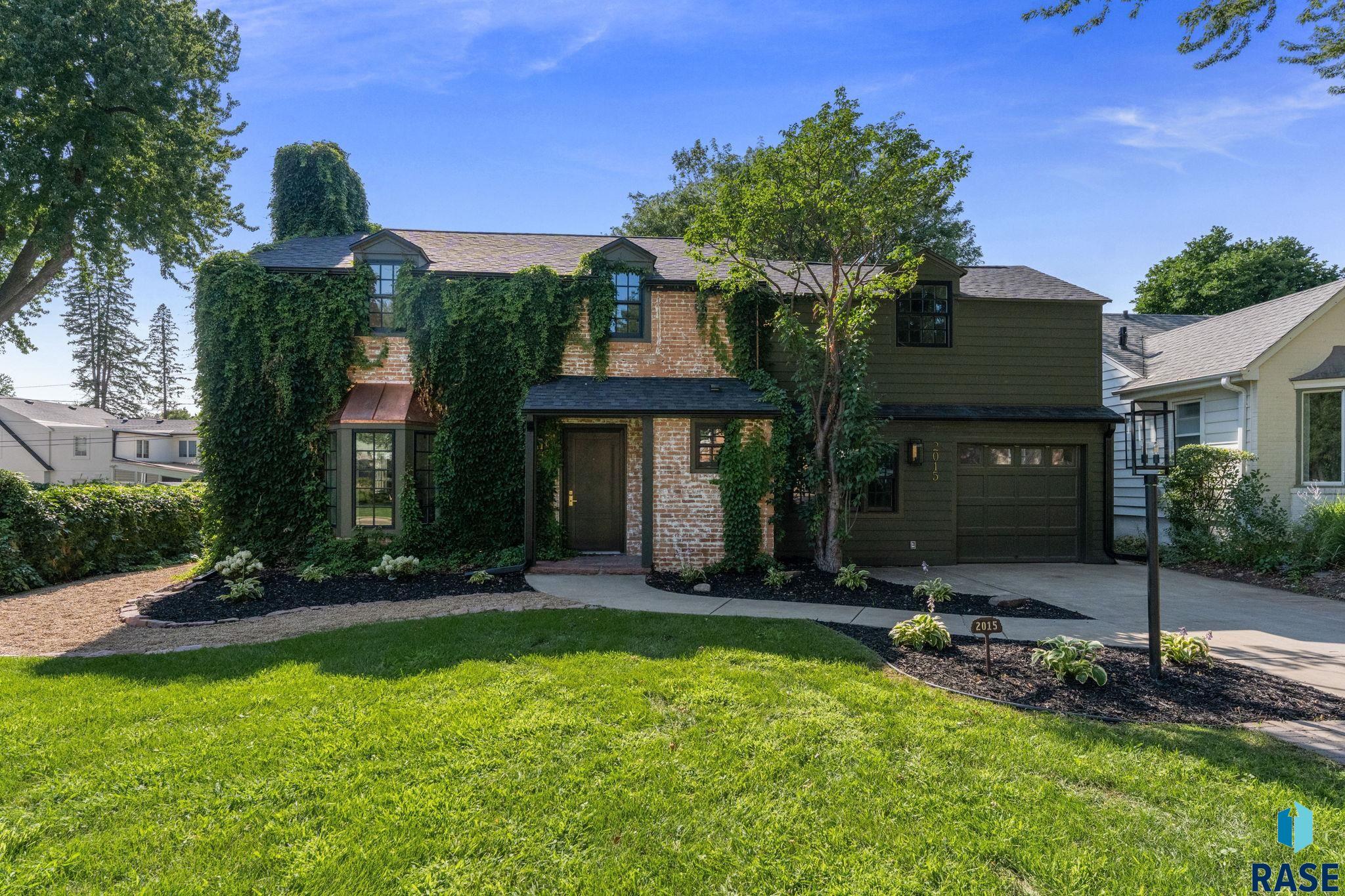 2015 S Pendar Ln, Sioux Falls