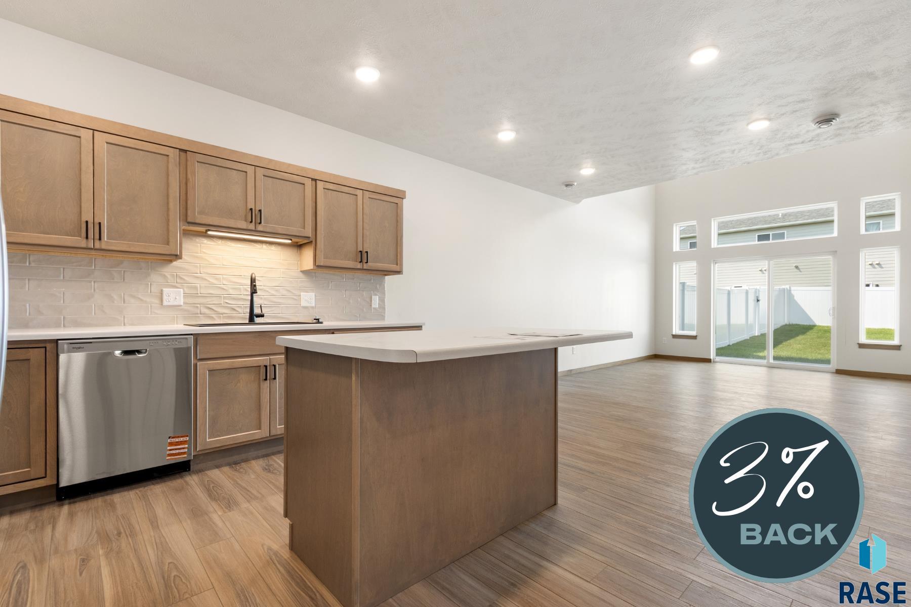 2402 E Jetty Pl, Sioux Falls