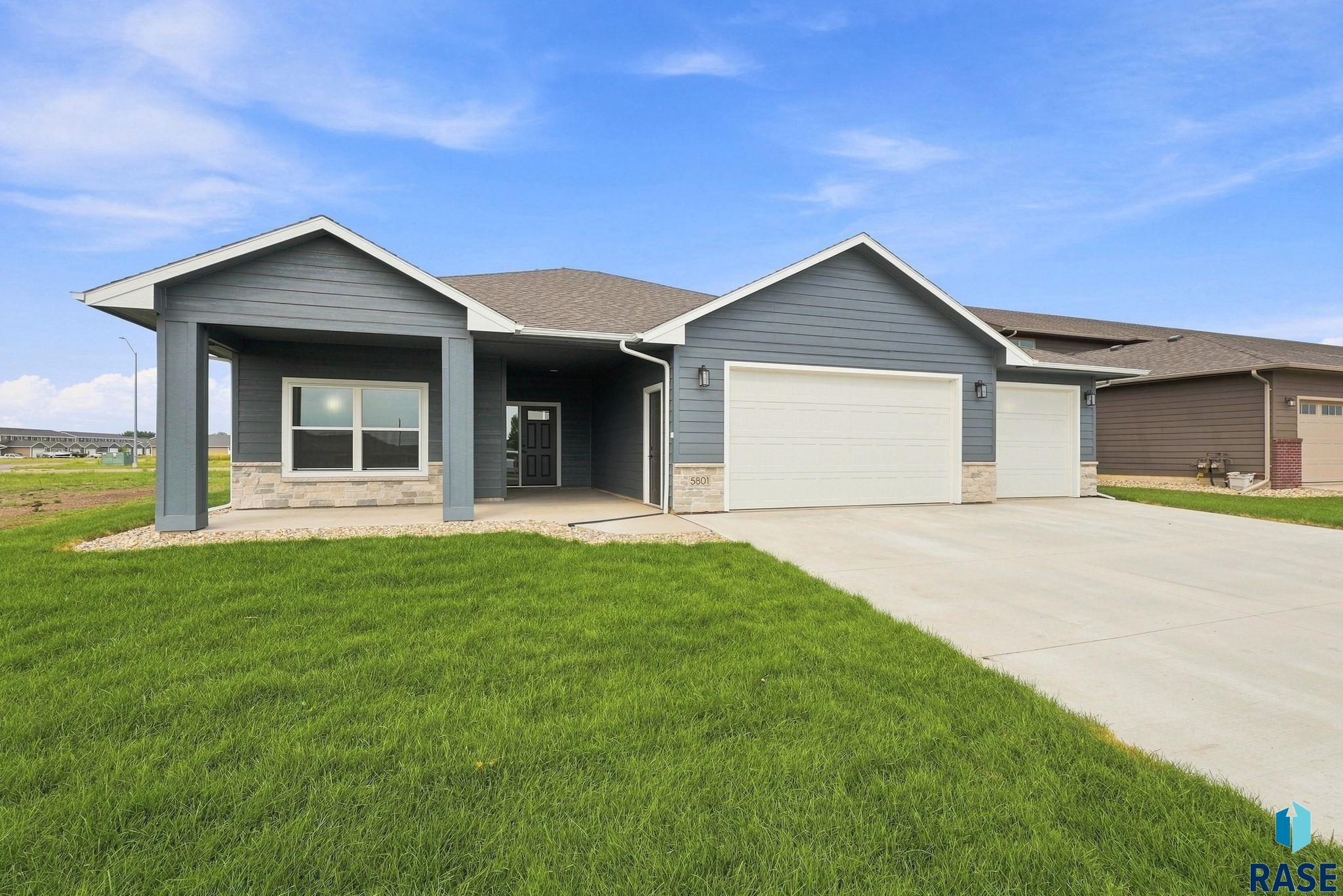 5801 S Yarrow Trl, Sioux Falls