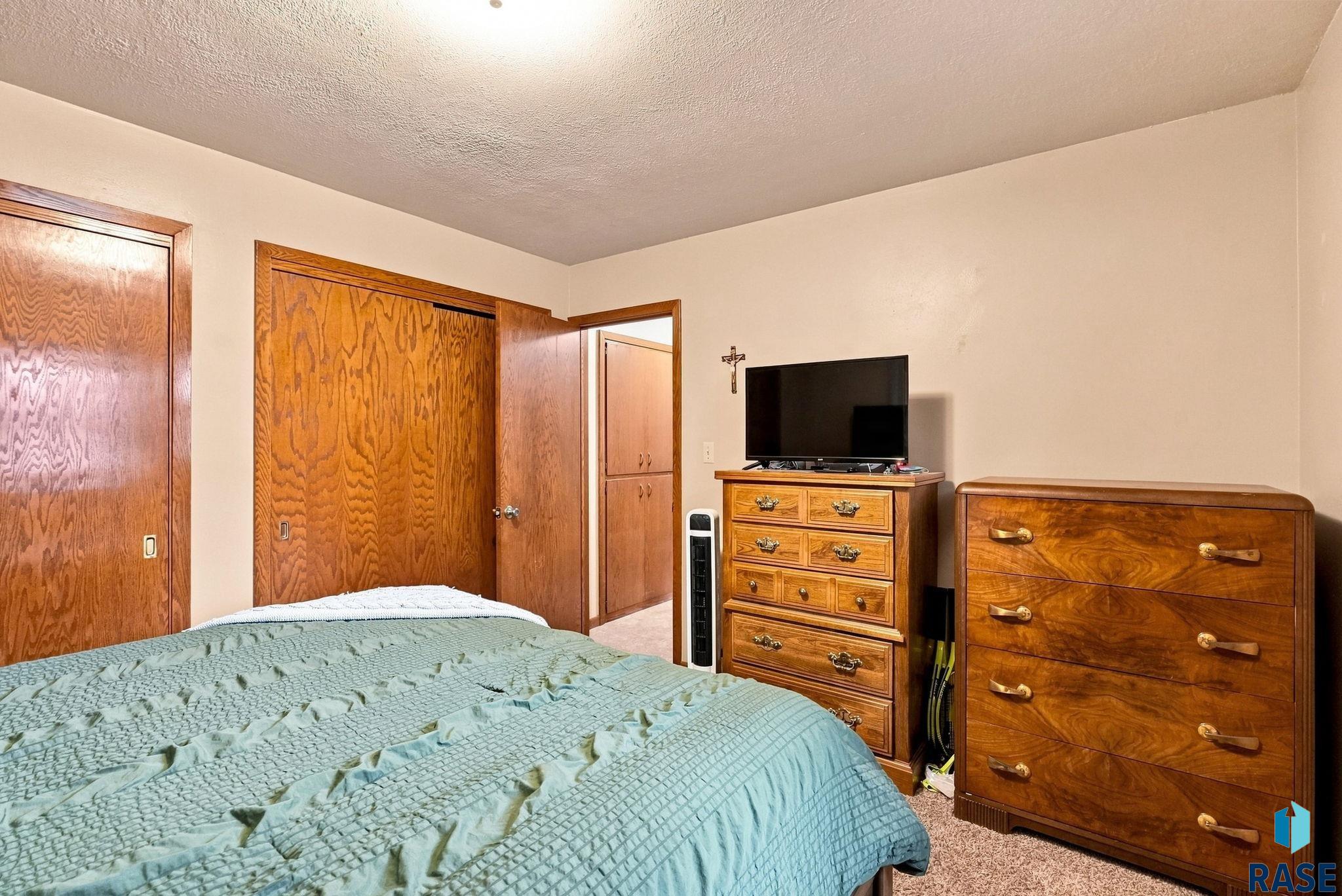 104 5th St, Dell Rapids