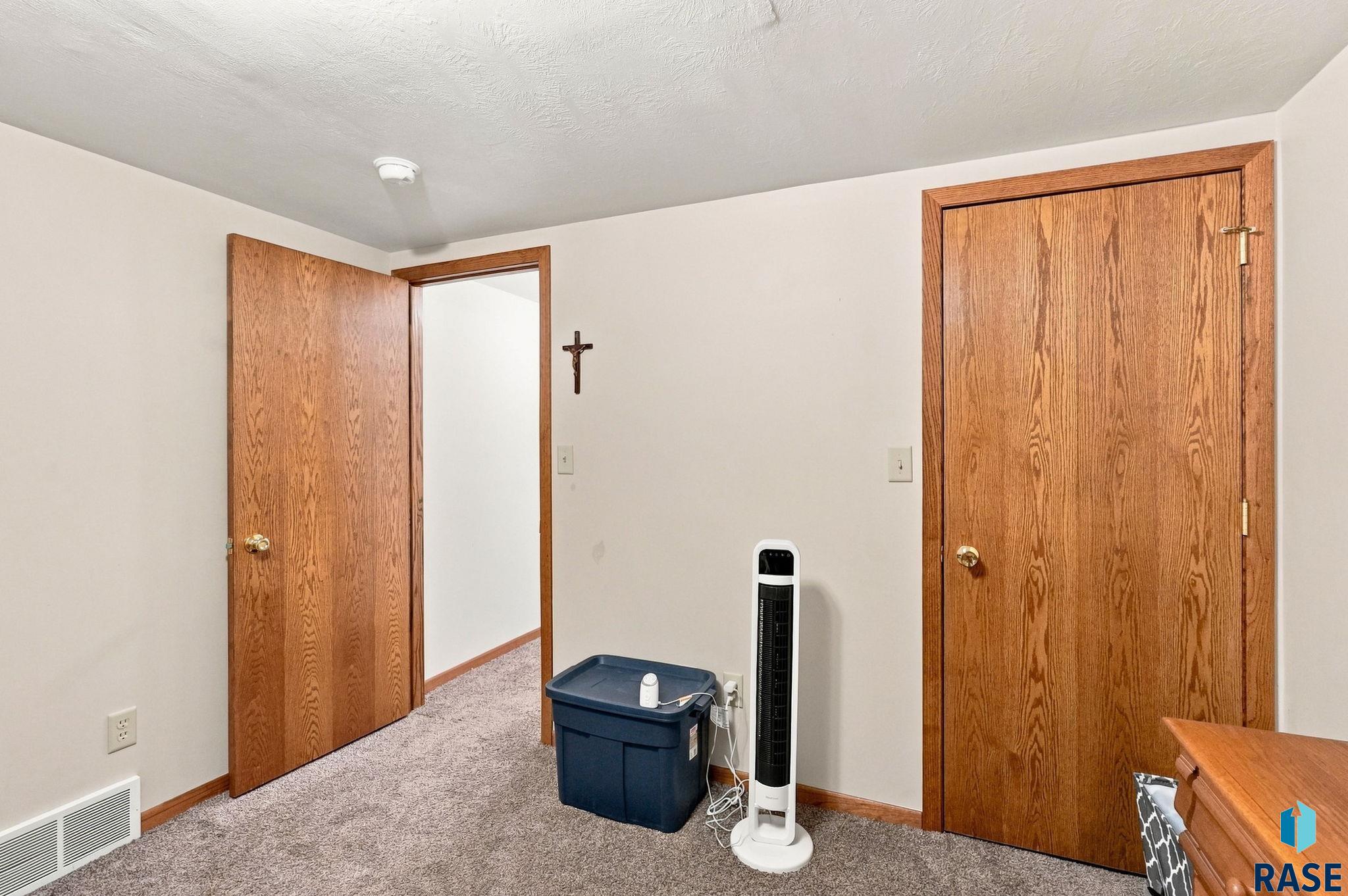 104 5th St, Dell Rapids