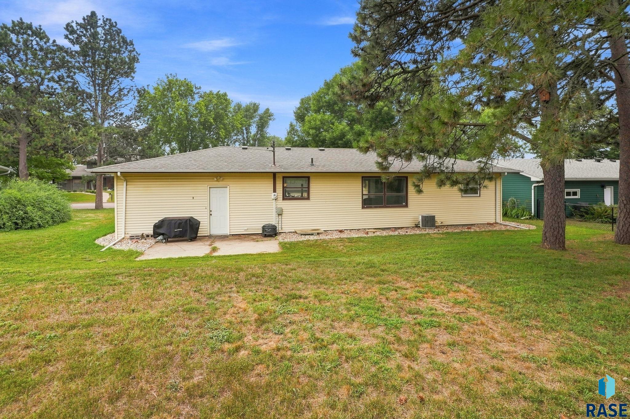 104 5th St, Dell Rapids