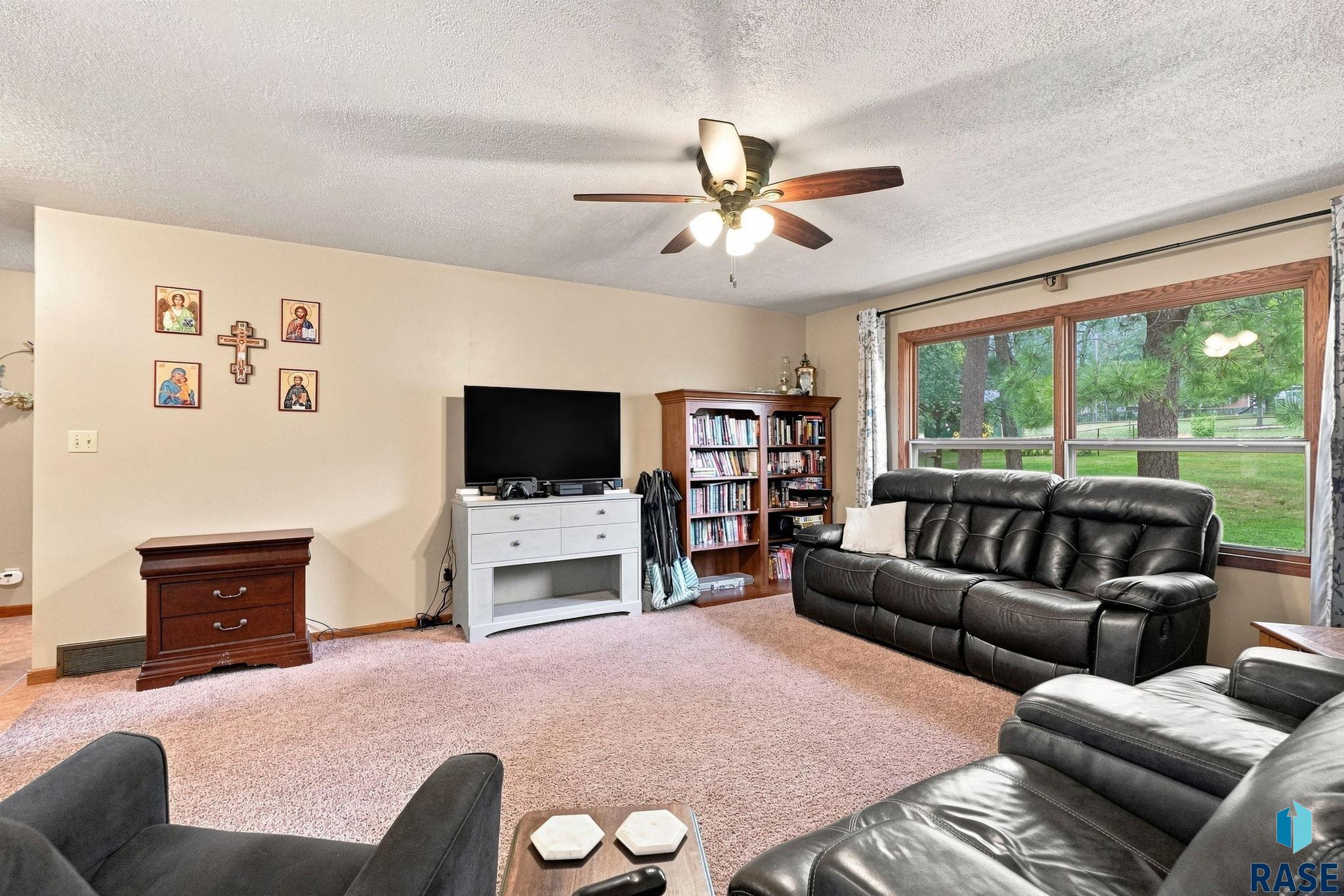 104 5th St, Dell Rapids