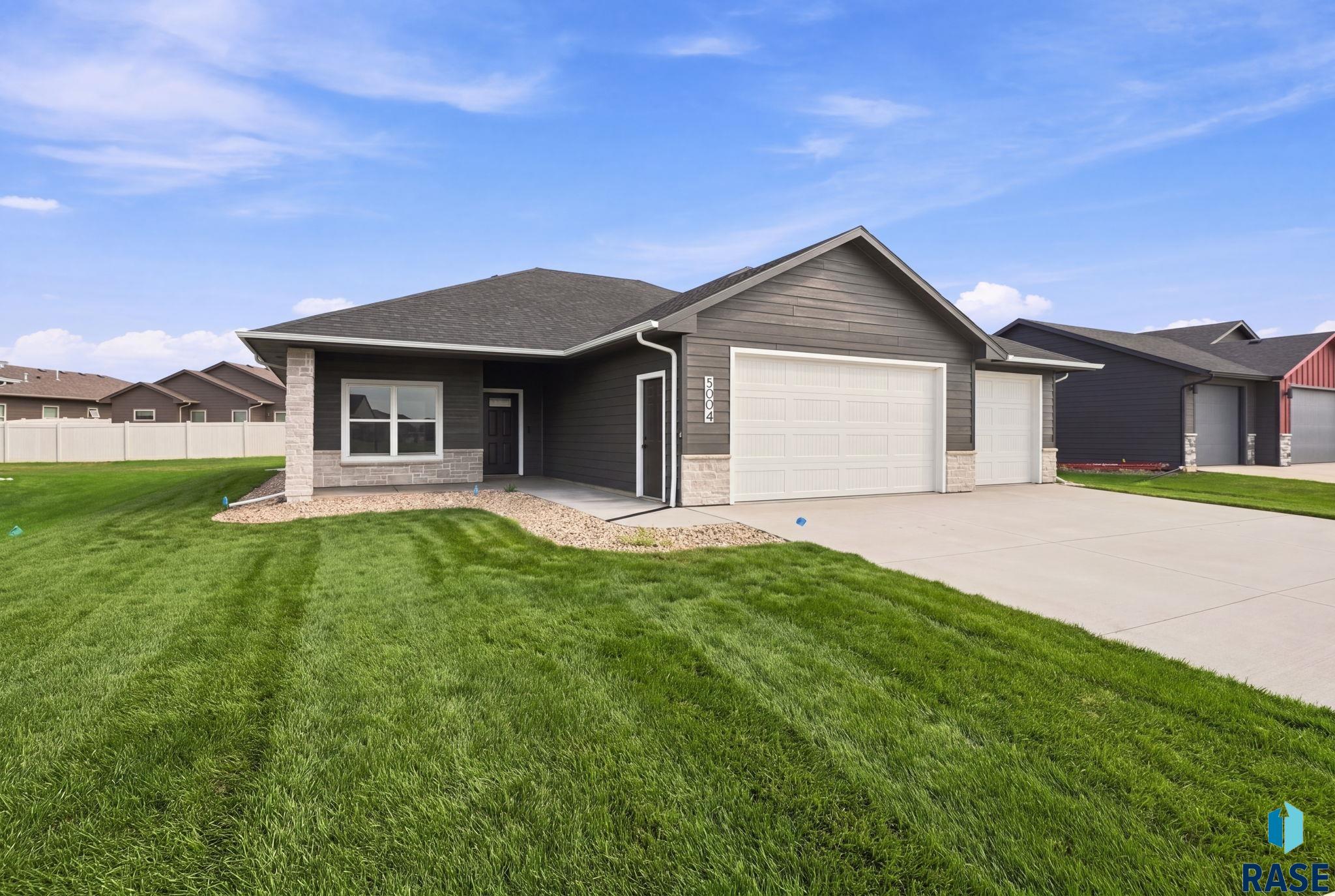 5004 E 65th St, Sioux Falls