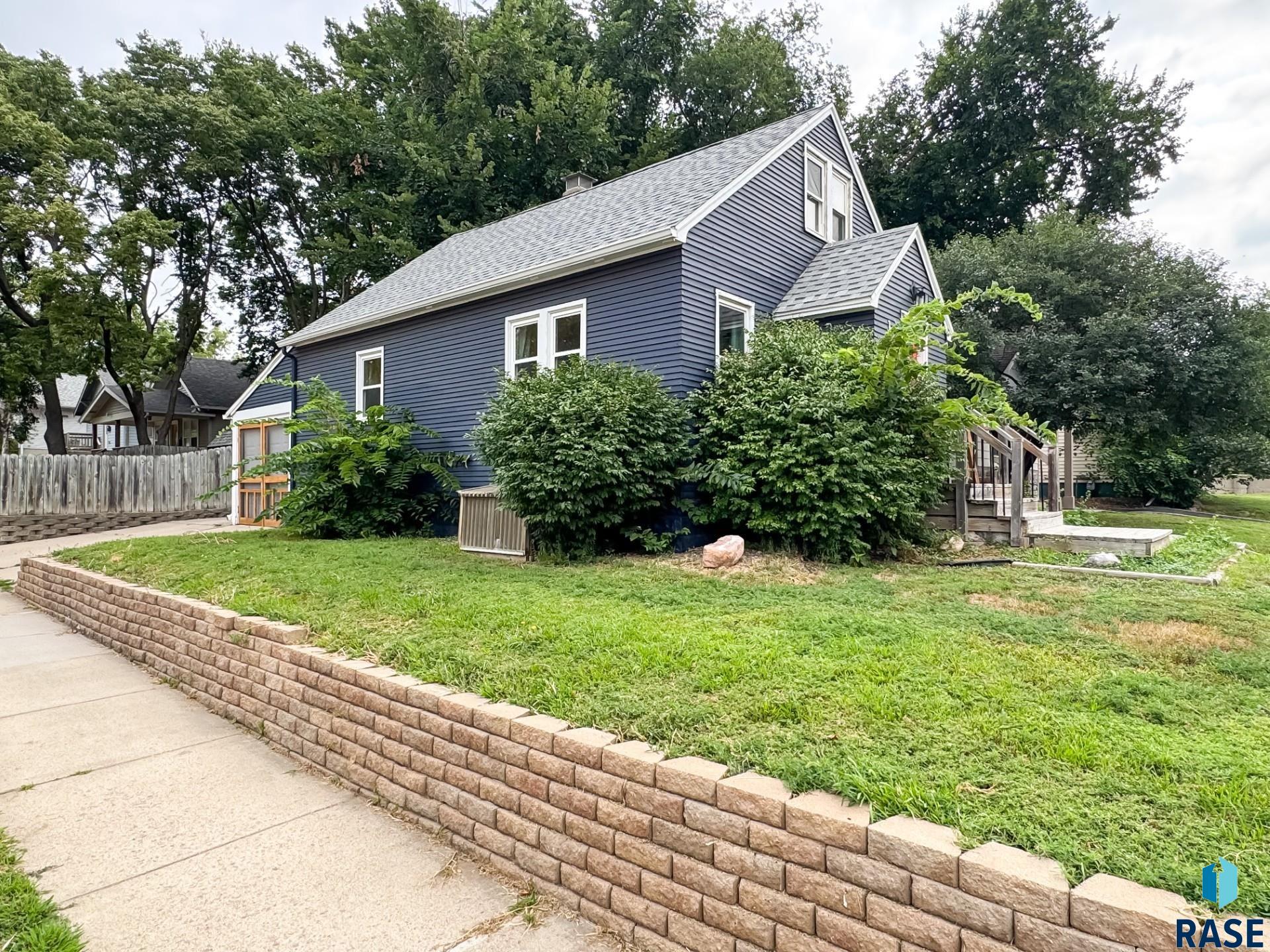 1024 W 17th St