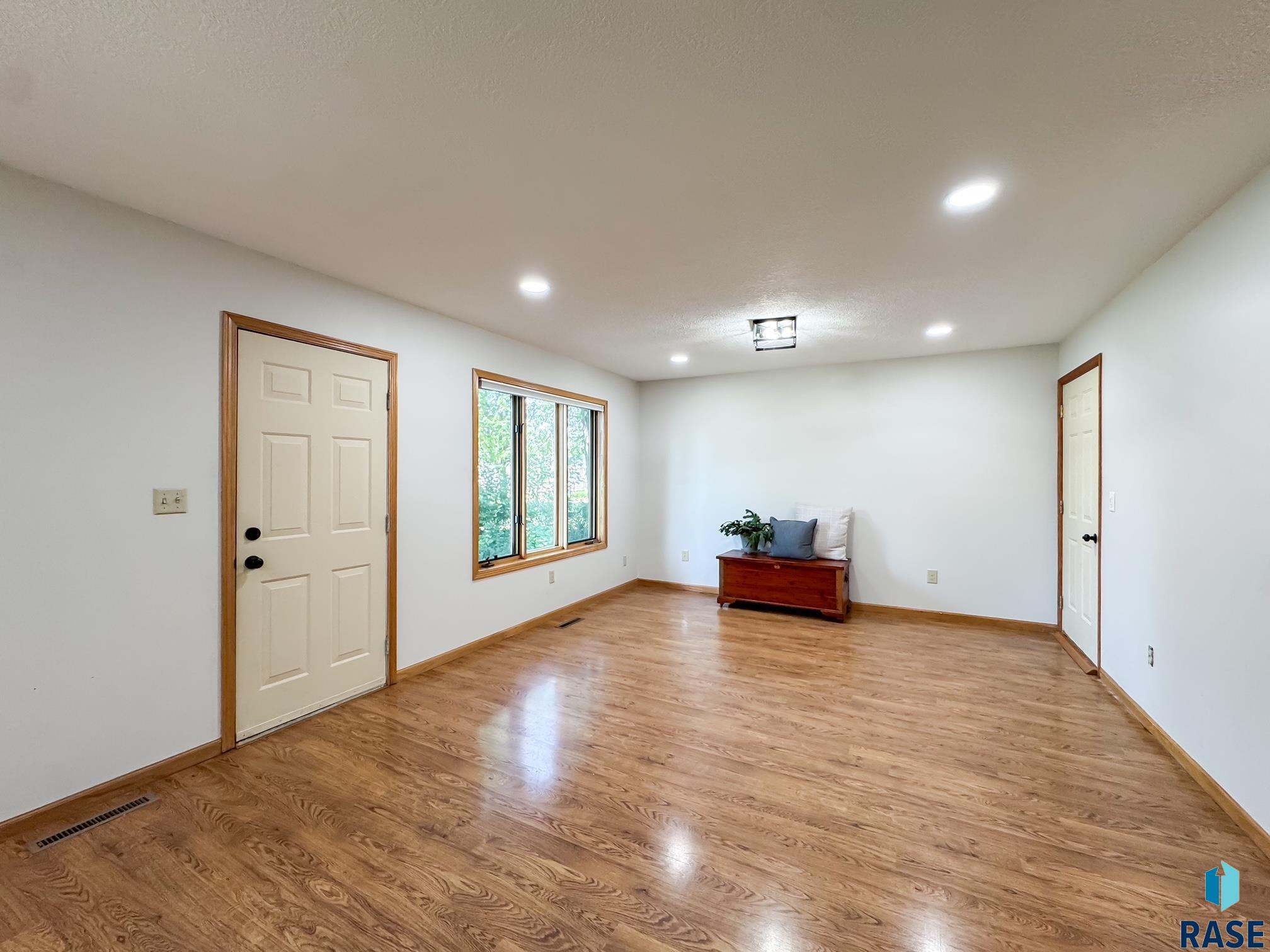 221 E 5th Ave