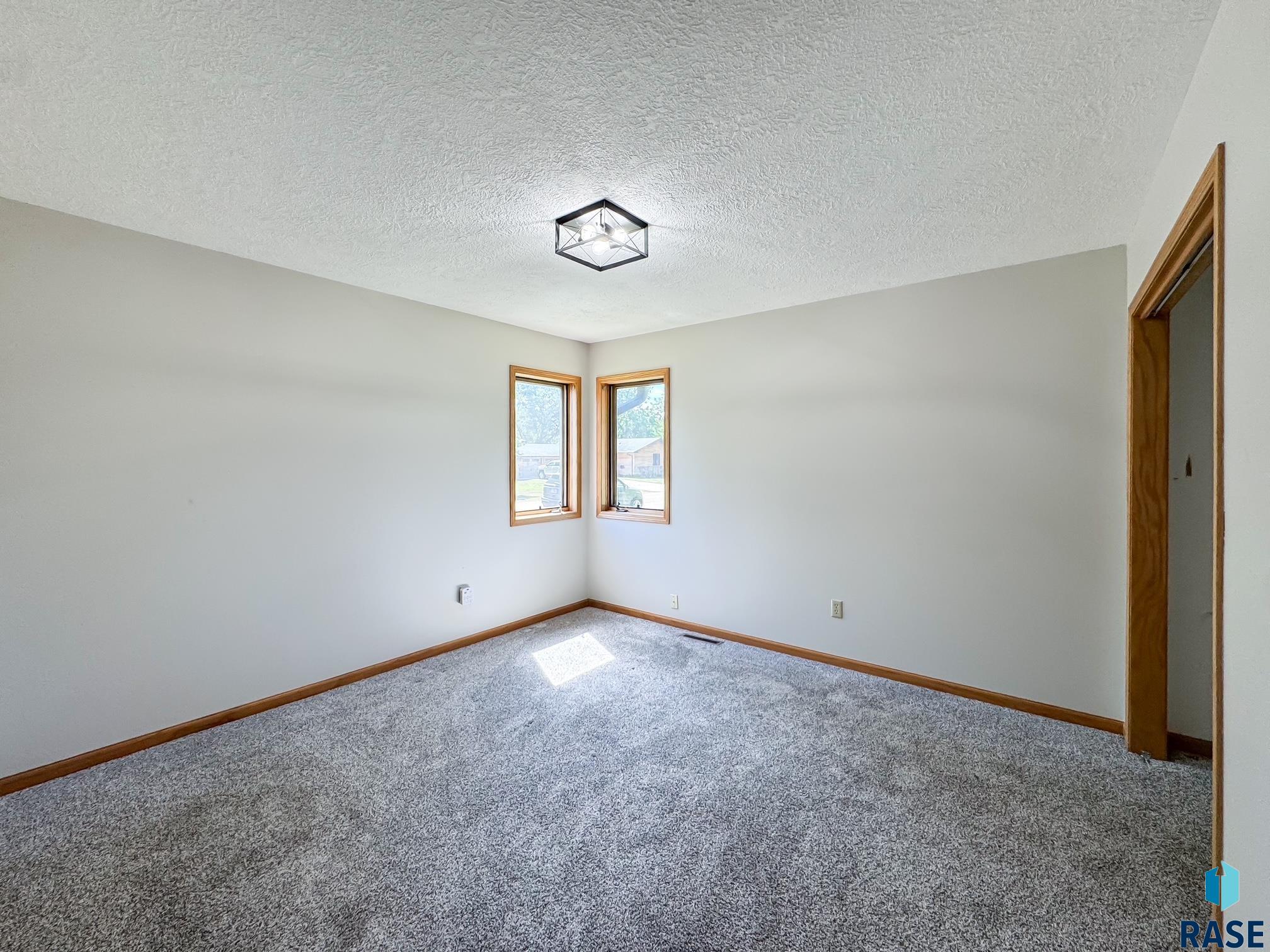 221 E 5th Ave