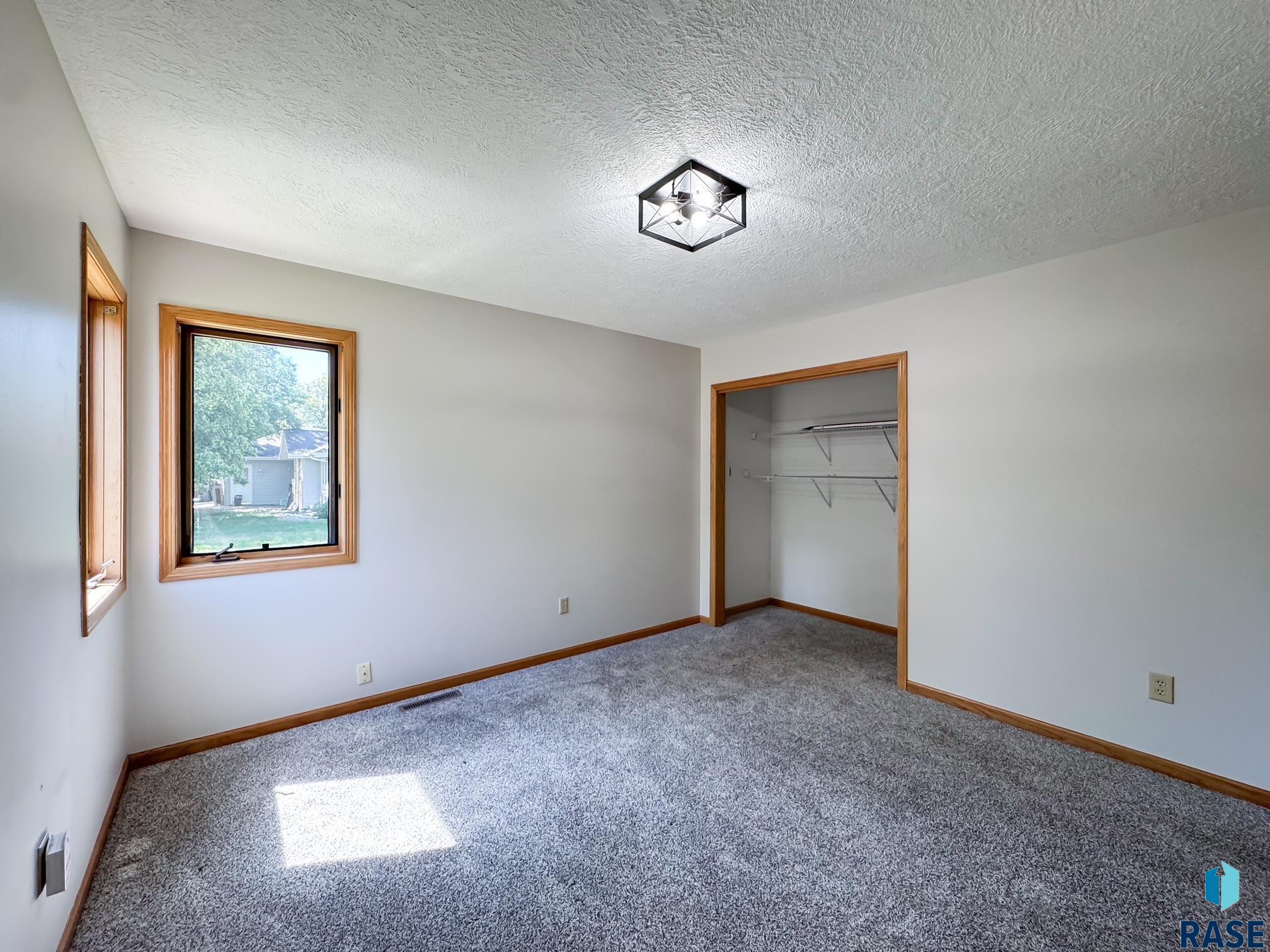 221 E 5th Ave