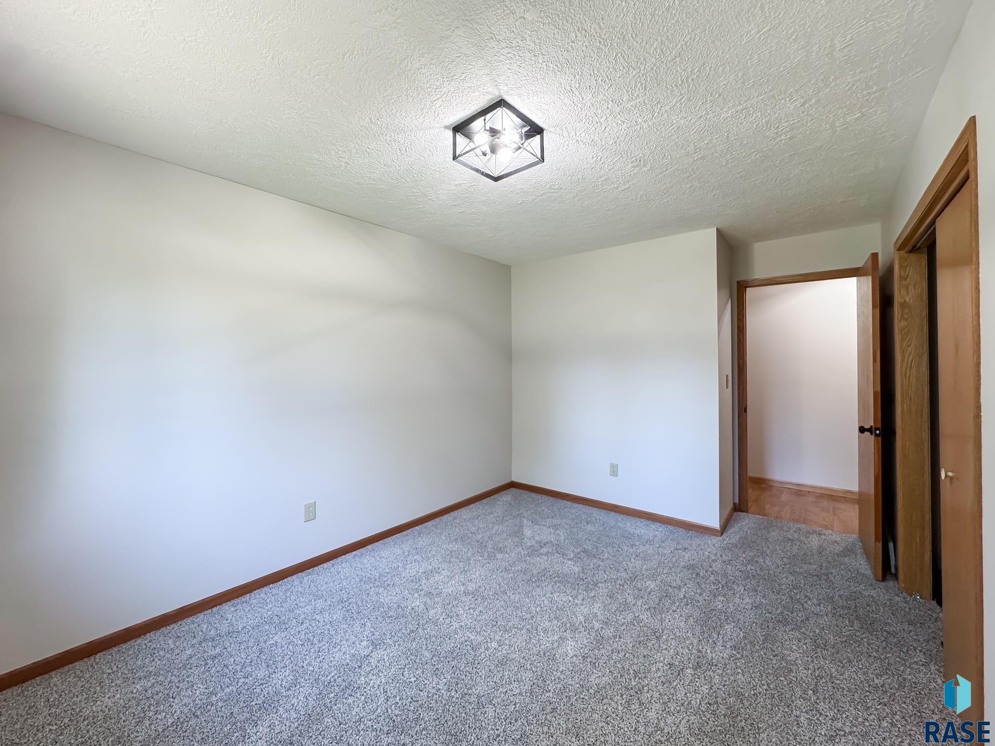 221 E 5th Ave
