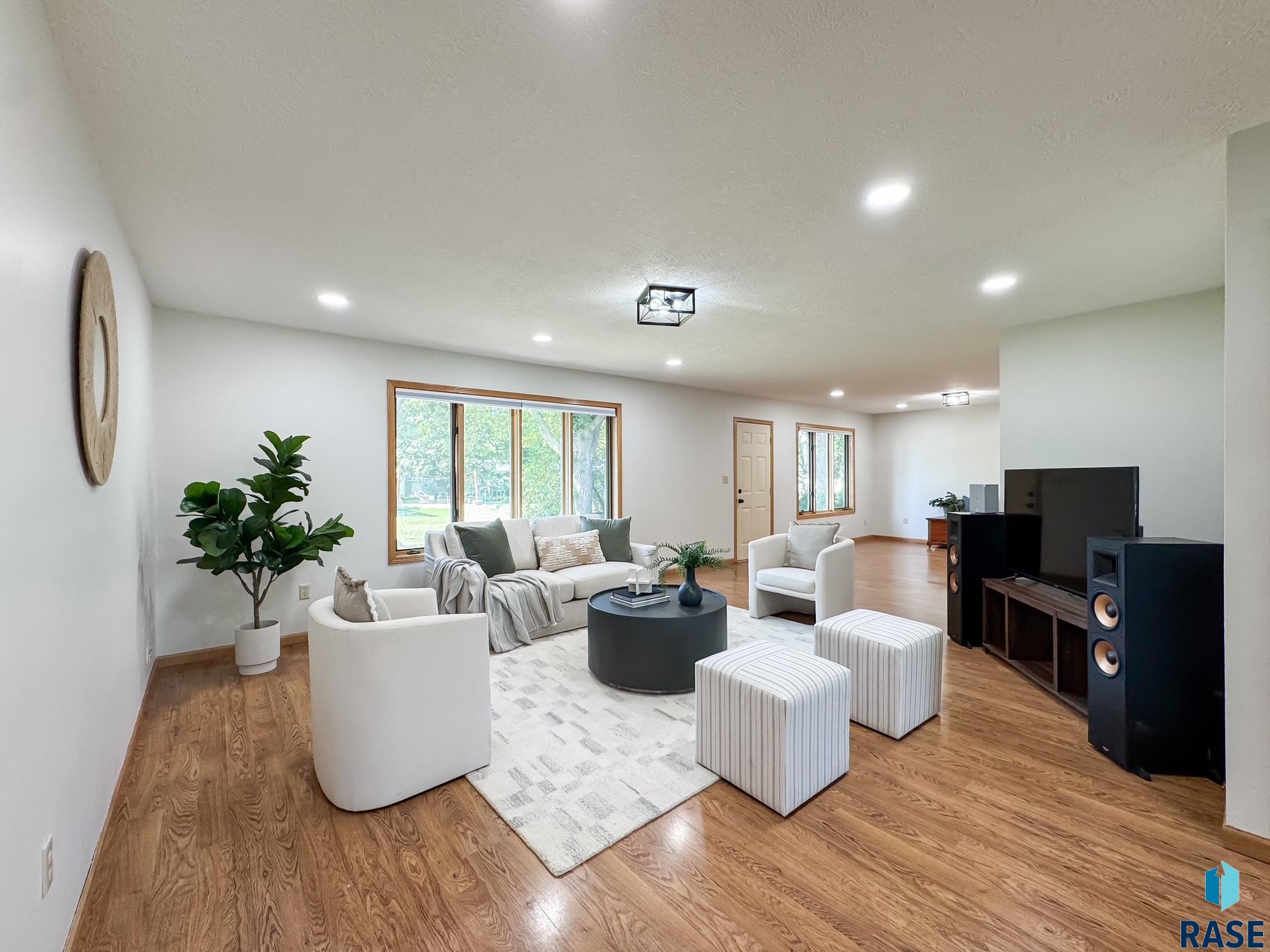 221 E 5th Ave
