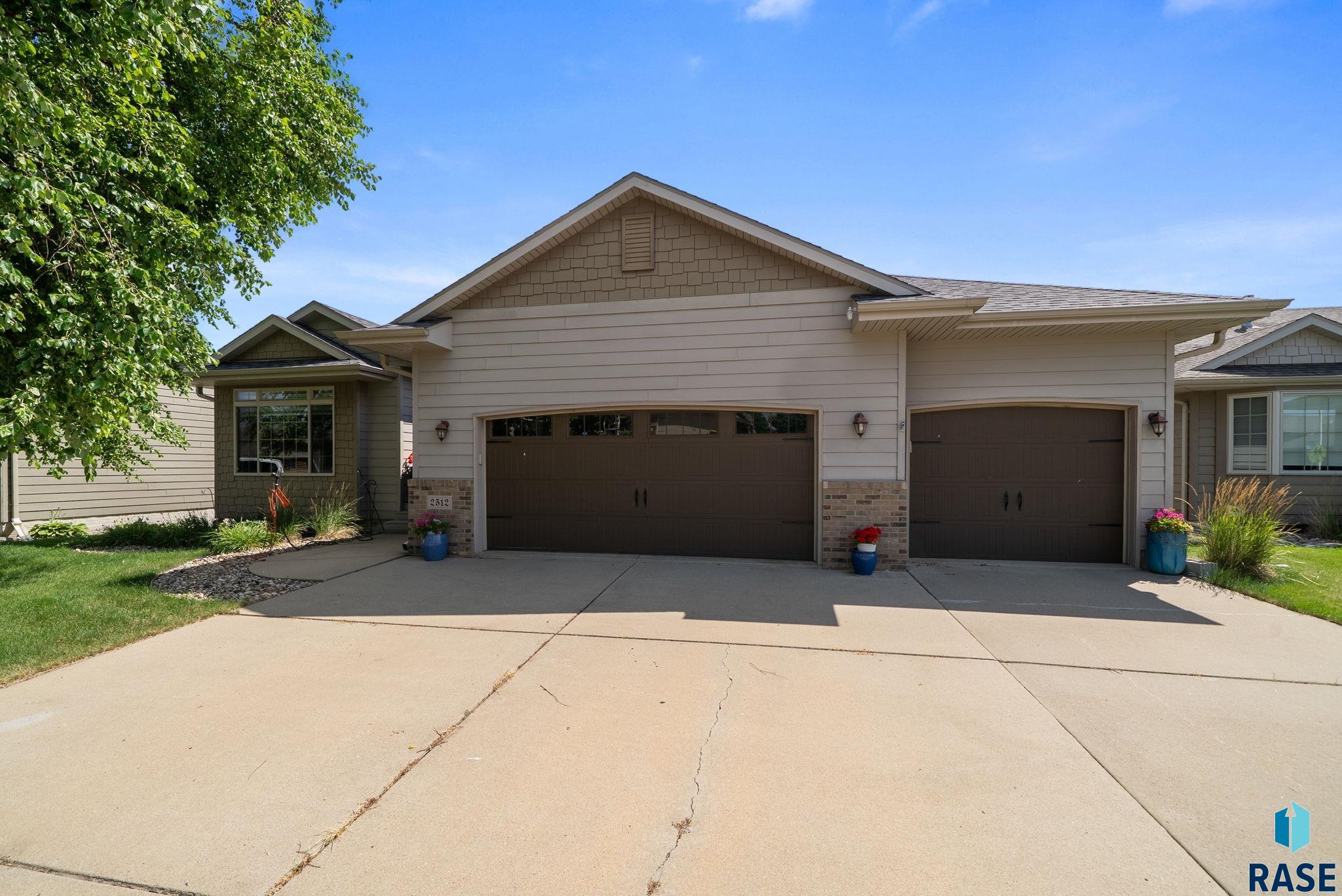 2512 S Lancaster Dr, Sioux Falls