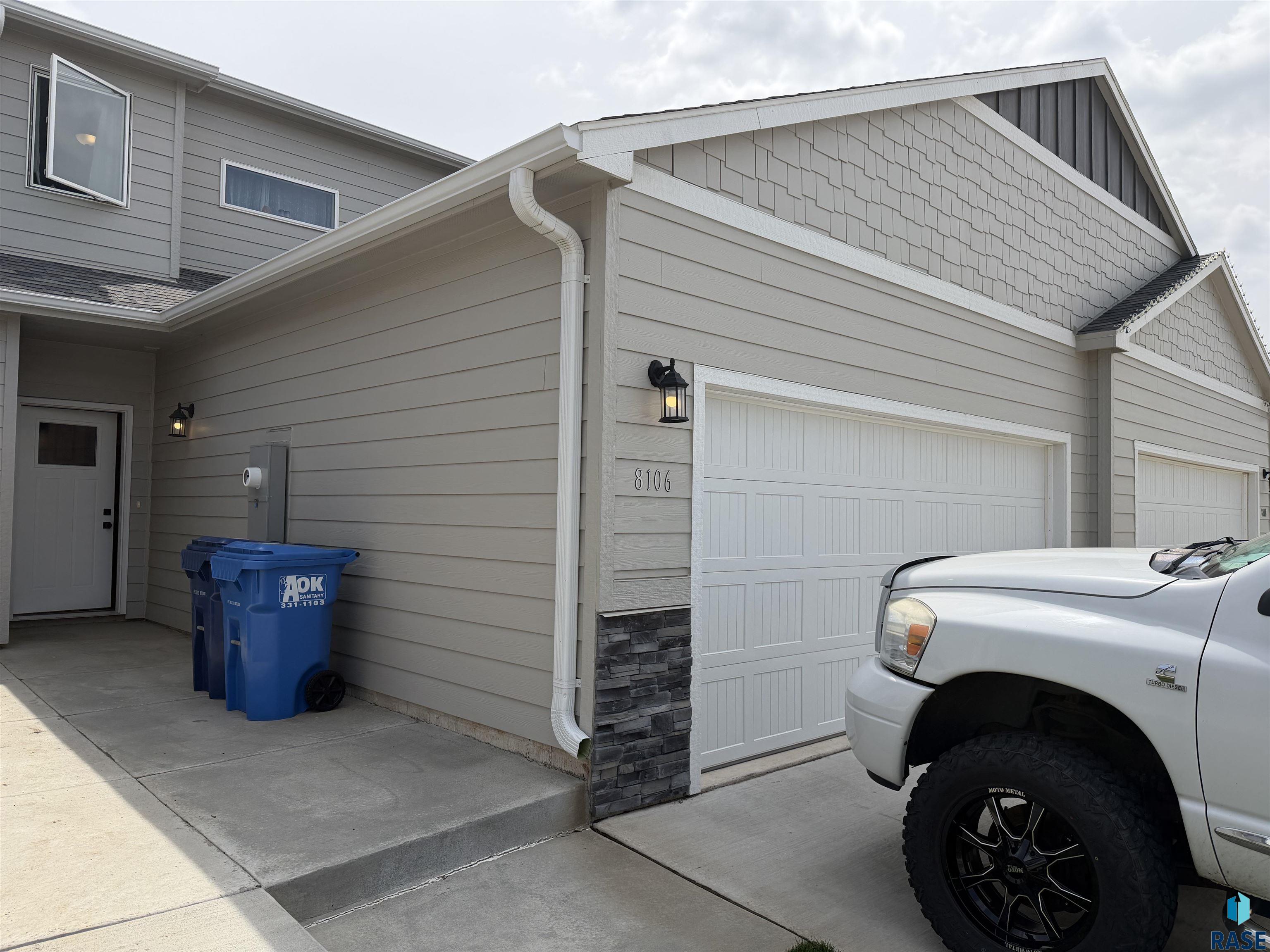 8106 E Tencate Pl, Sioux Falls