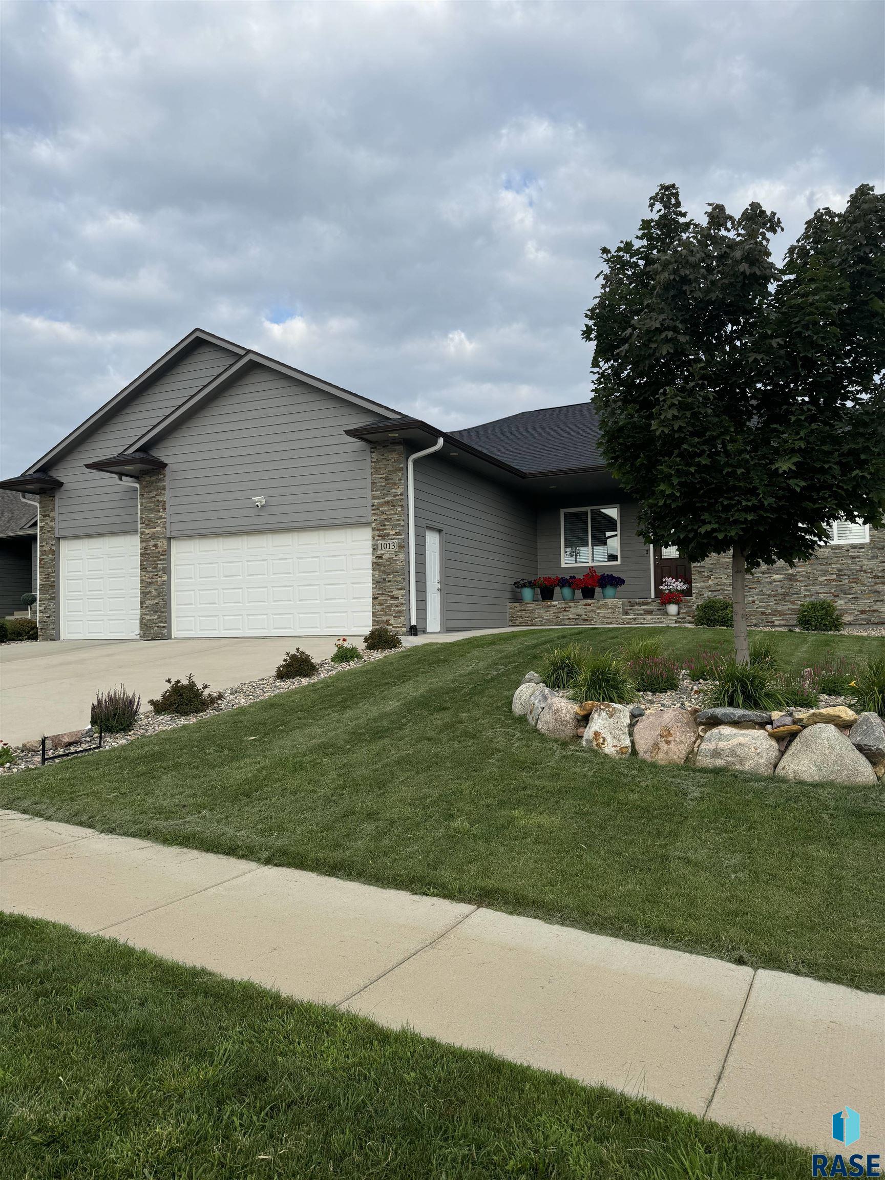 1013 N Danielle Dr, Sioux Falls