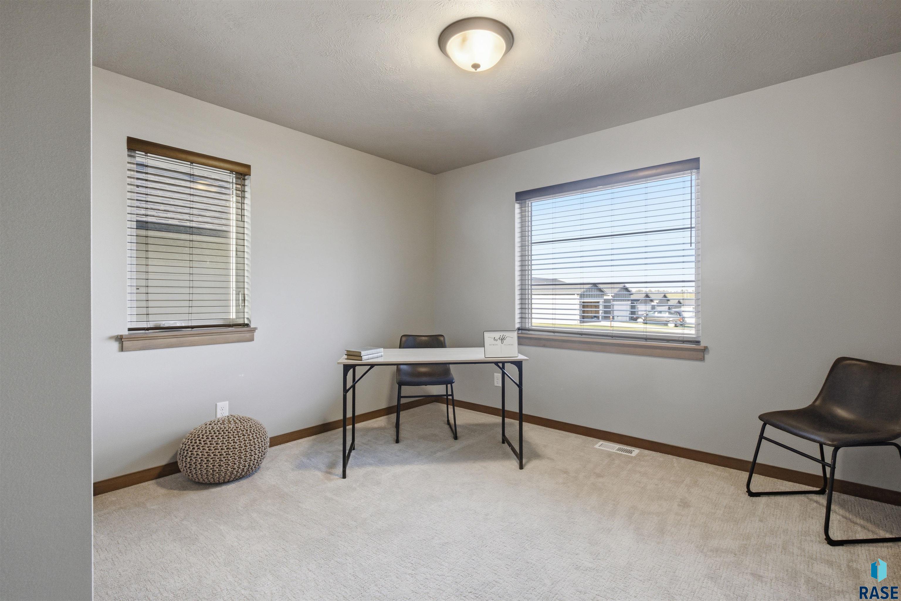 1900 Concord Dr, Sioux Falls