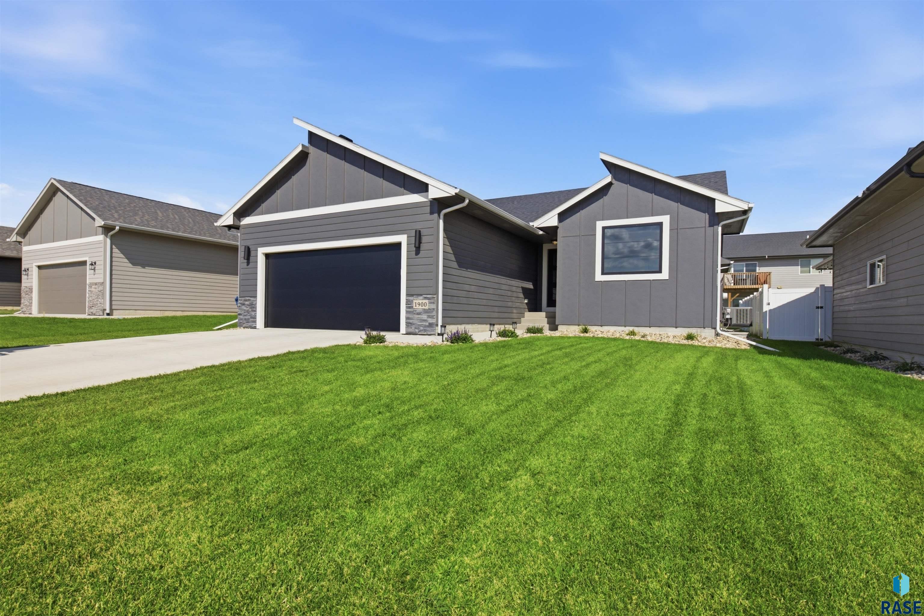 1900 Concord Dr, Sioux Falls