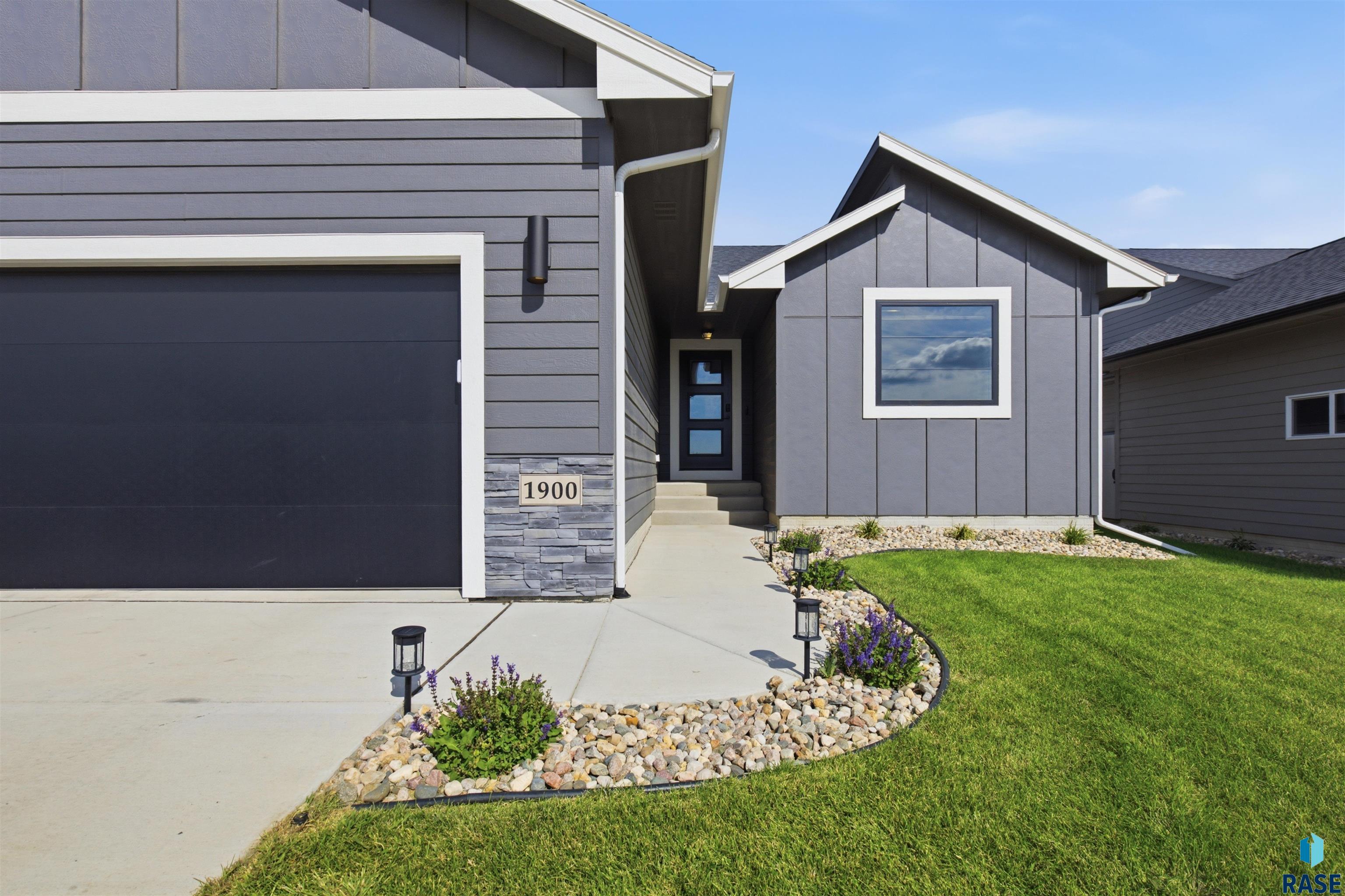 1900 Concord Dr, Sioux Falls